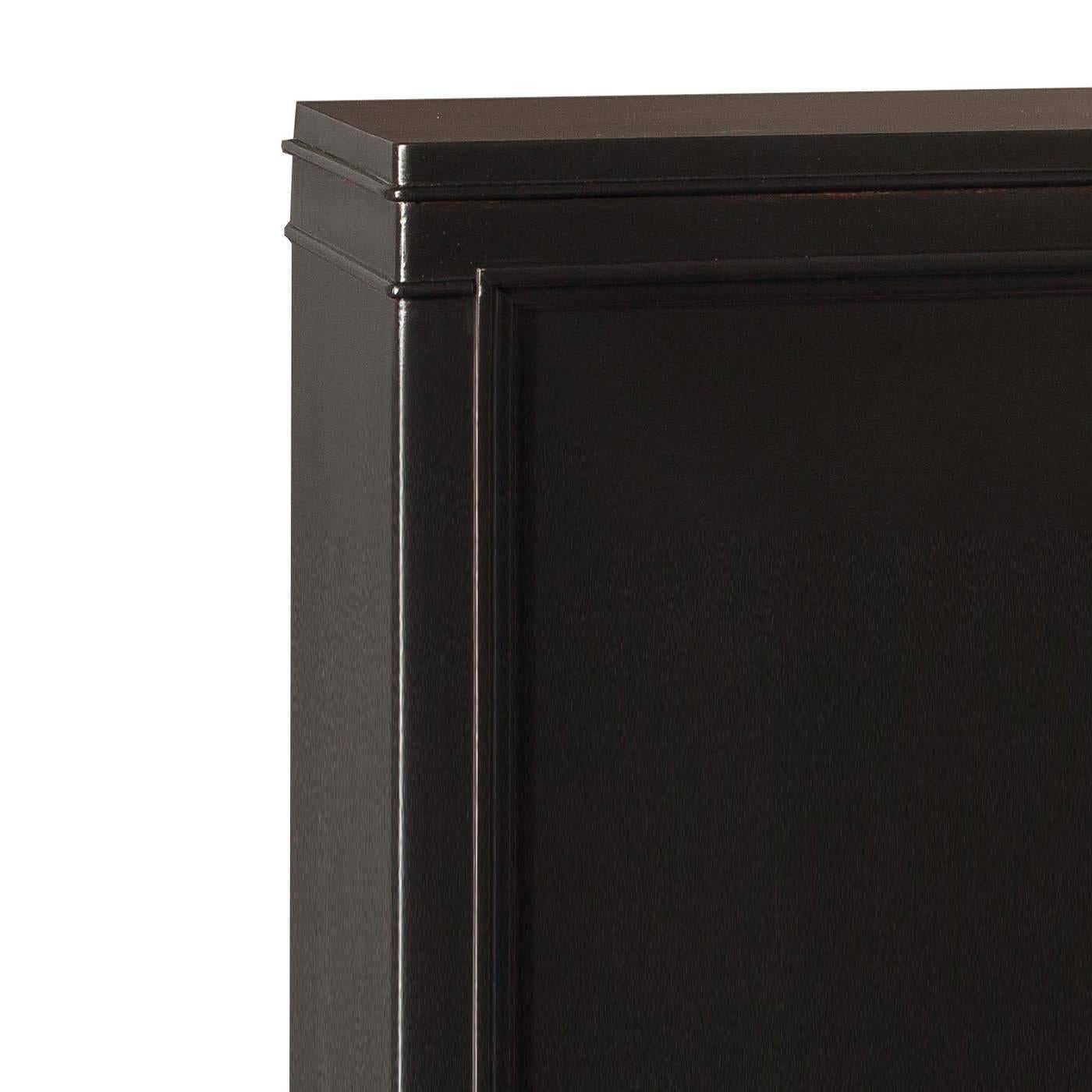 This two-door cabinet is the result of the finest Italian craftsmanship. With four internal shelves, is perfect for storing everything from books to dinnerware. Two elegant metal handles with the bright and intense effect of the hand-applied