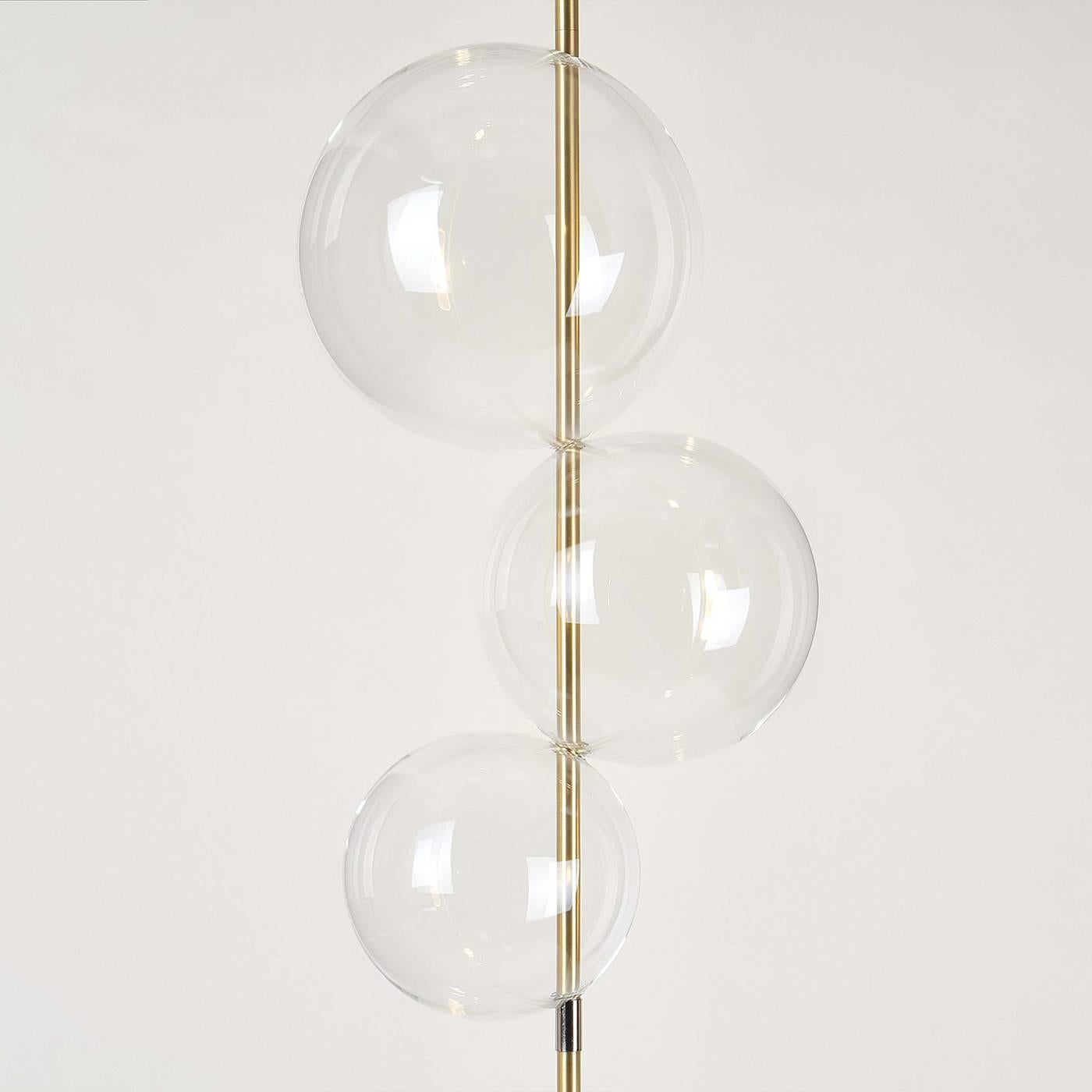 The shape of this exquisite floor lamp is inspired by hail (