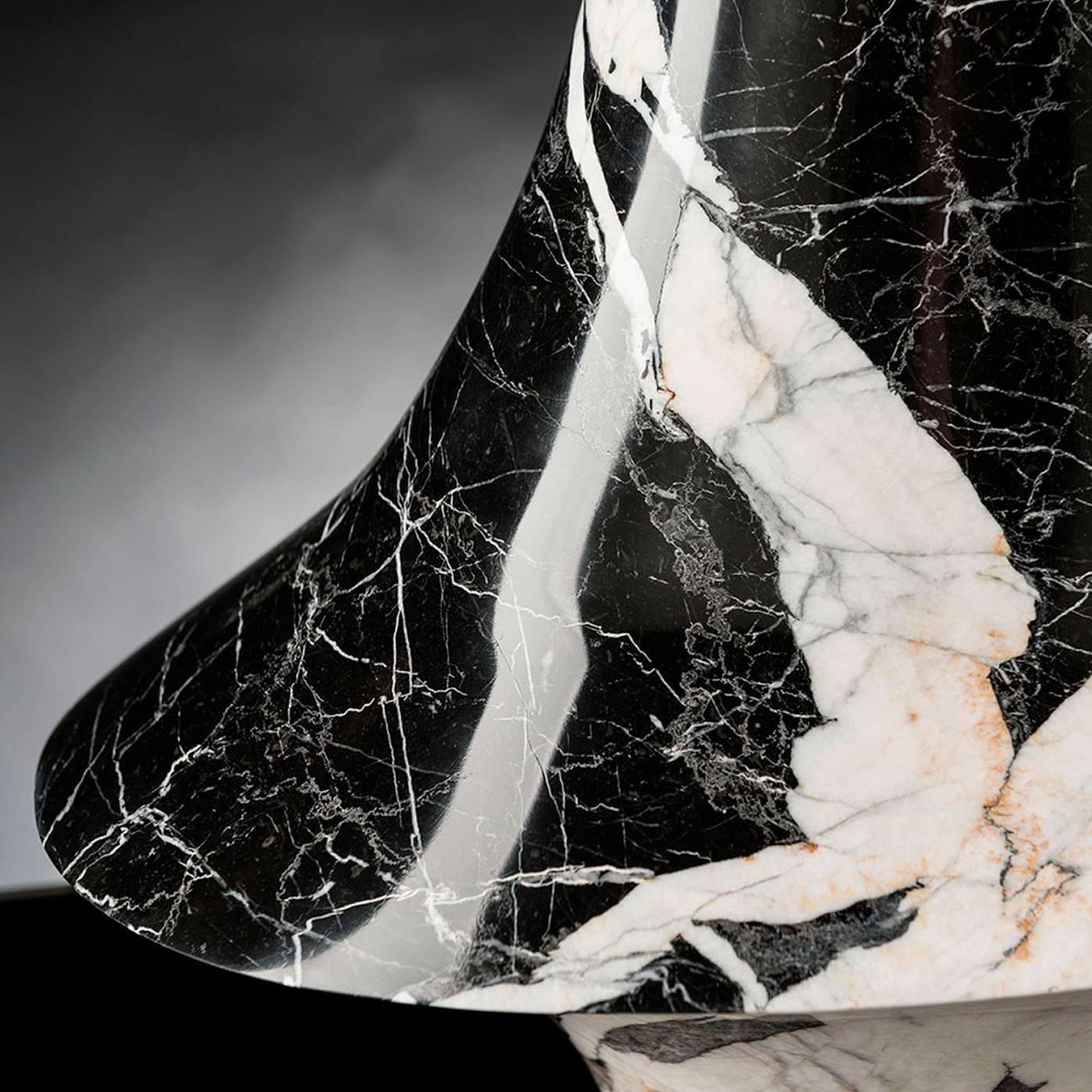 This magnificent small decorative vase is entirely made in Grand Antique marble, a precious variety of black and white French marble made by processing natural stones with five-axis pantographs. This technique makes it possible to achieve complex