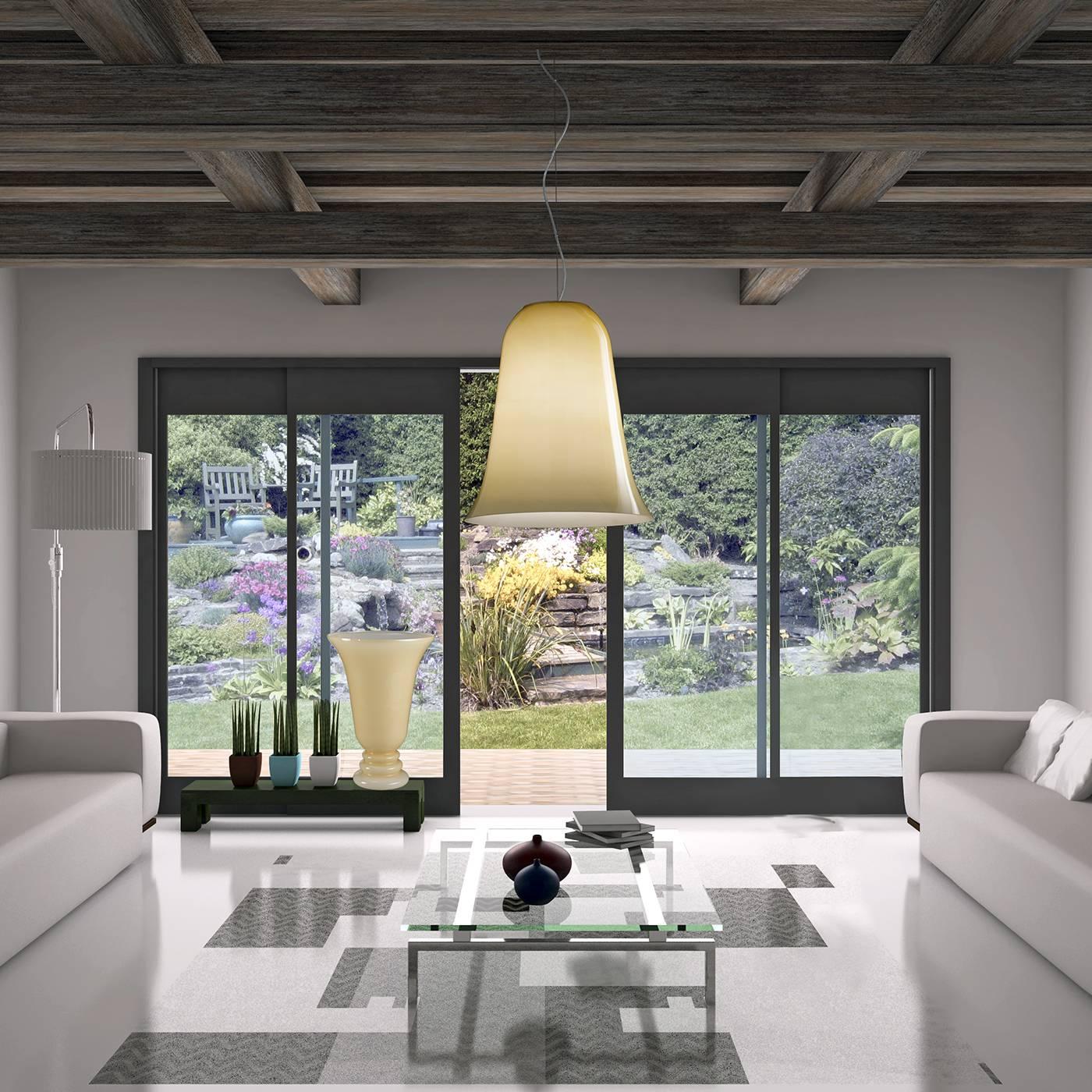 This superb ceiling lamp is modern and Minimalist, while also boasting the exquisite traditional craftsmanship of the Murano glass-making masters. The shade has a delicate amber hue and its elongated bell-like Silhouette is obtained by blowing the