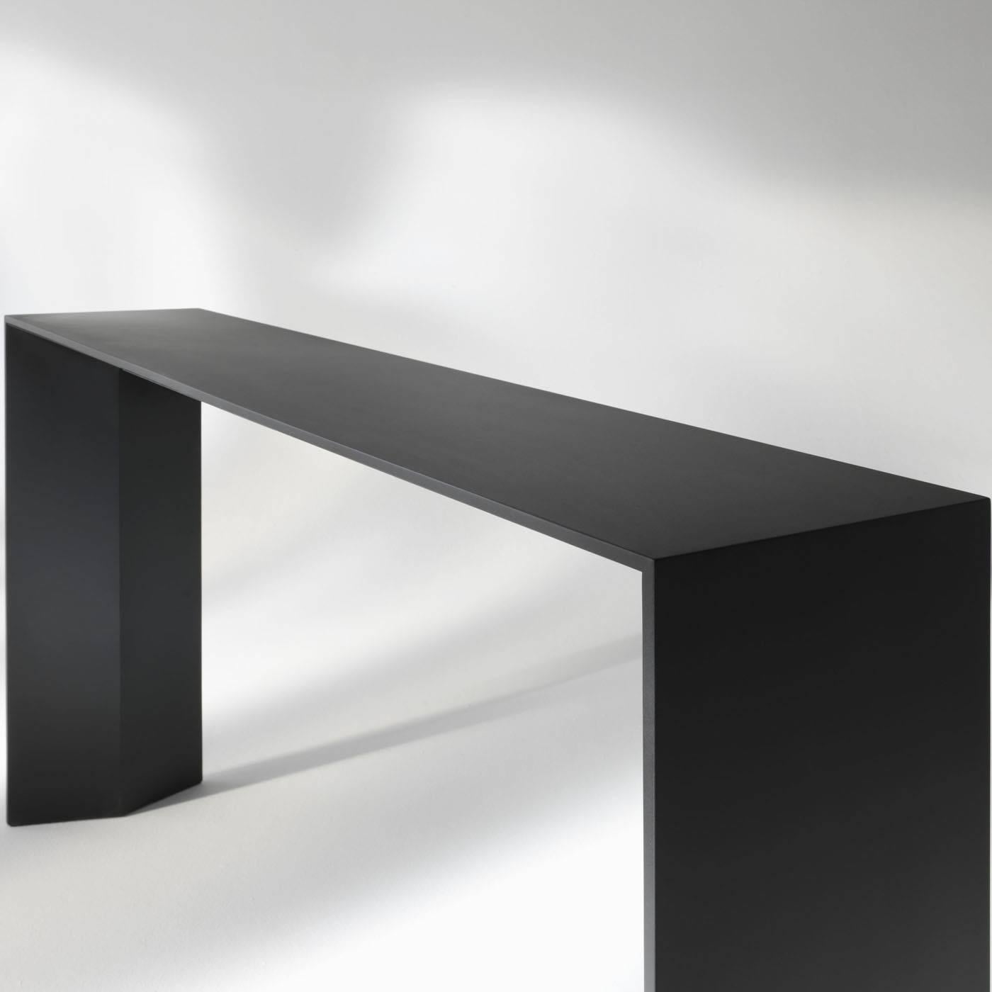 This table was crafted in the Minimalist style using MDF, a dense and durable wooden fibre. Its delicate design will allow it to fit seamlessly into any interior, enhancing the decor. The opaque black lacquer of the finish also makes for a striking