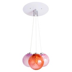 Dreilampiger Kronleuchter aus rosa Balloton-Glas