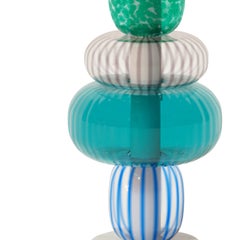 „Playground“ – hellblaue Glasvase mit Marmorsockel, 4-teilig