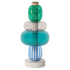 „Playground“ – hellblaue Glasvase mit Marmorsockel, 4-teilig