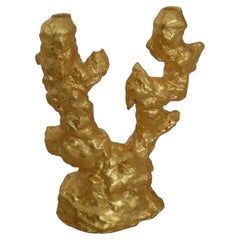 Flux I – Skulpturaler Kerzenhalter aus Goldkeramik