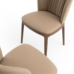 Esszimmerstuhl aus Paon-Taupe-Leder und massiver Esche