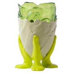 Vaso in resina trasparente multicolore con sfumature verdi, di Gaetano Pesce