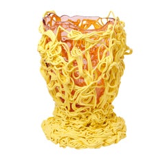 Vaso grande “Spaghetti Special” giallo e rosa di Gaetano Pesce