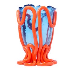 Grand vase « Indian Summer » orange et bleu, par Gaetano Pesce