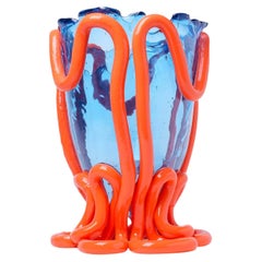 Grand vase « Indian Summer » orange et bleu, par Gaetano Pesce