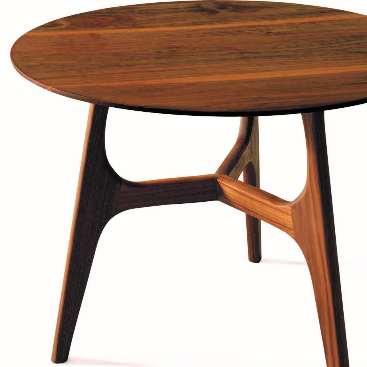 This round table has a Mid-Century appeal, thanks to the three-legged base. It is entirely made in solid Canaletto walnut wood and it can be finished with natural oil or with natural grey oil.