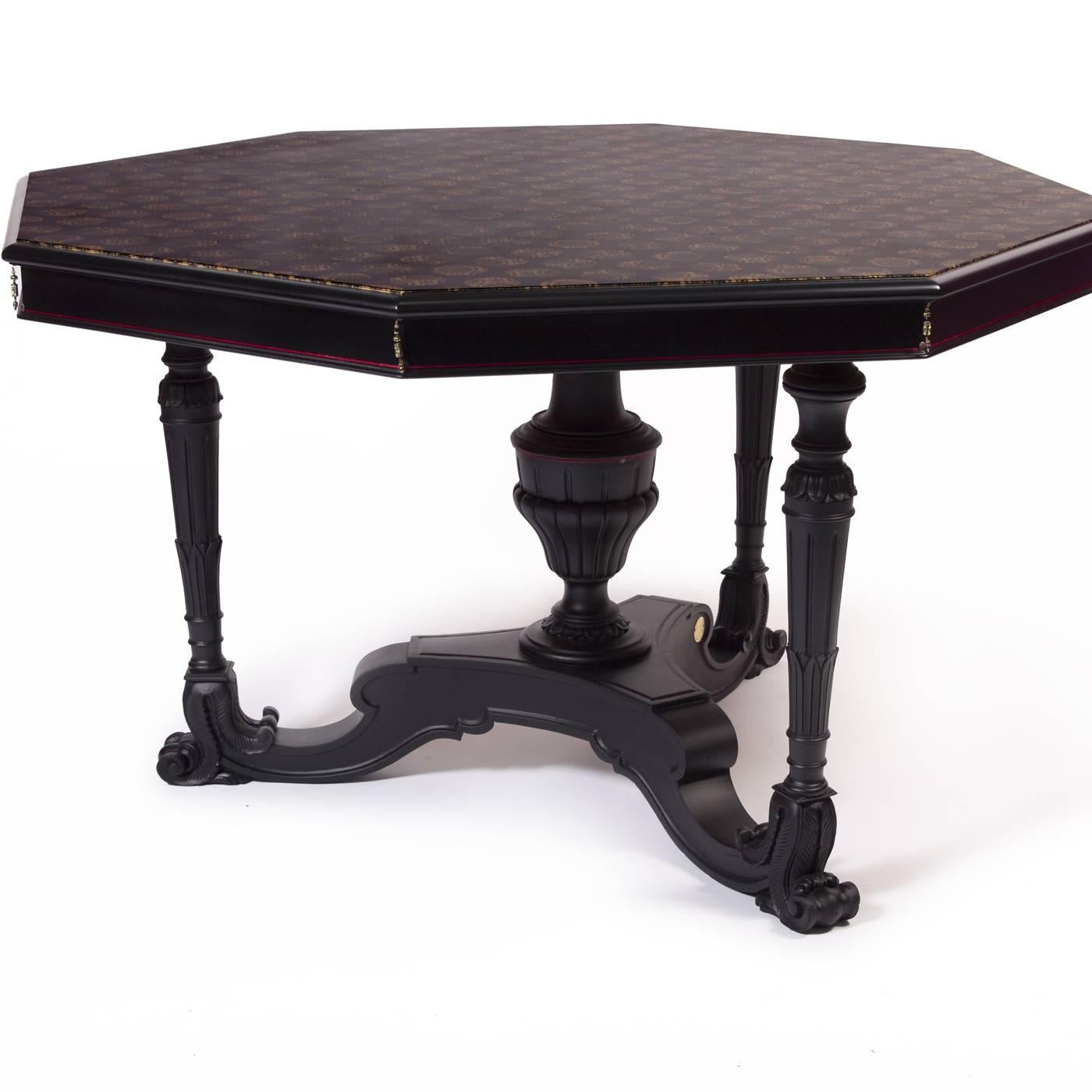 This elegant wooden table is lacquered with an epoxy varnish in a dark, rich brown and features an octagonal top, whose classically inspired Silhouette harmoniously complements the three-legged structure below. The sinuous shape of the base