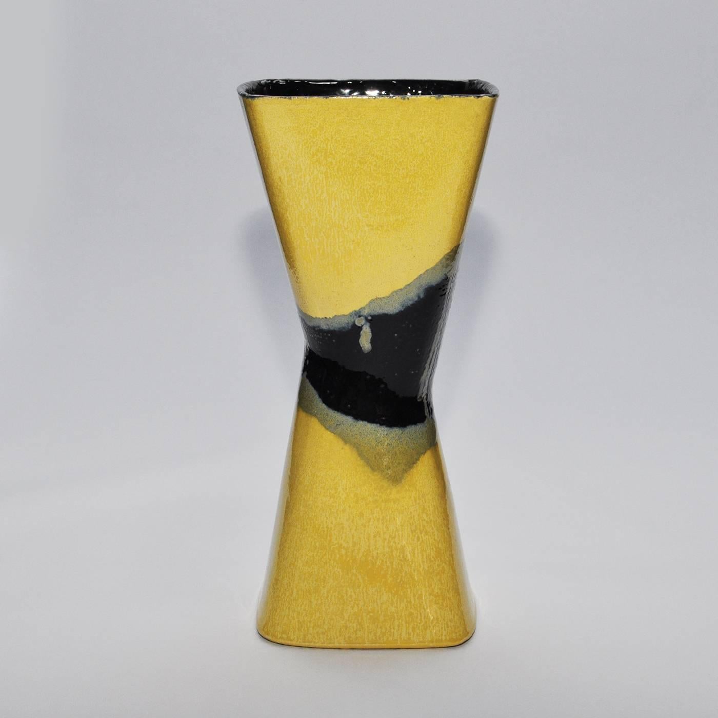 This superb vase by designer Mauro Fabbro is a study in simplicity with its stylized hourglass profile mixed with bold colors. The broadening diagonal movement starting at the center is reminiscent of the struggle of transformation that inspires the