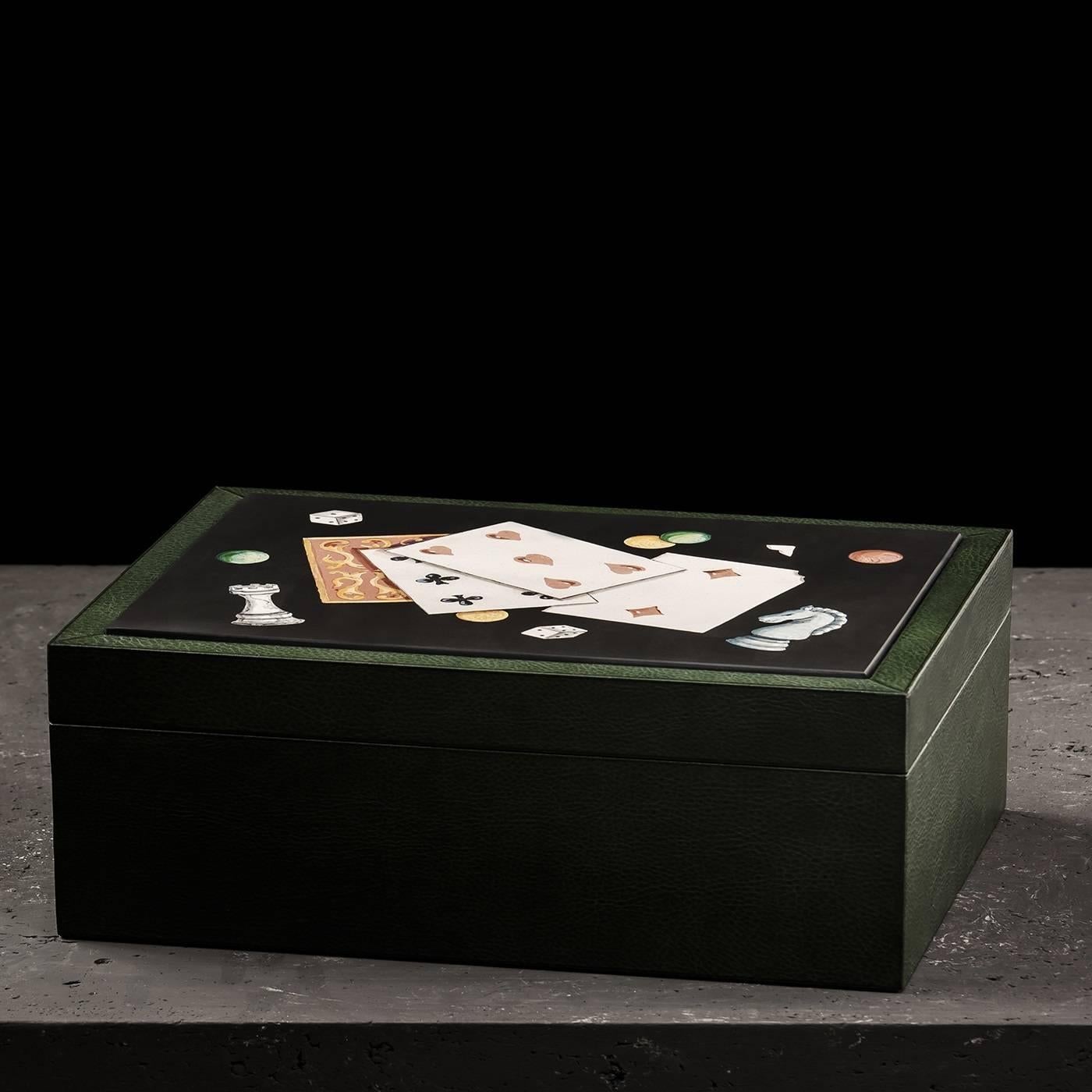 This piece is part of the Luxury collection by Bianco Bianchi and it can be used to store cards and dice for a game, or to store other small objects. This box was made entirely by hand in wood and then covered in Tuscan cow leather. The lid of the