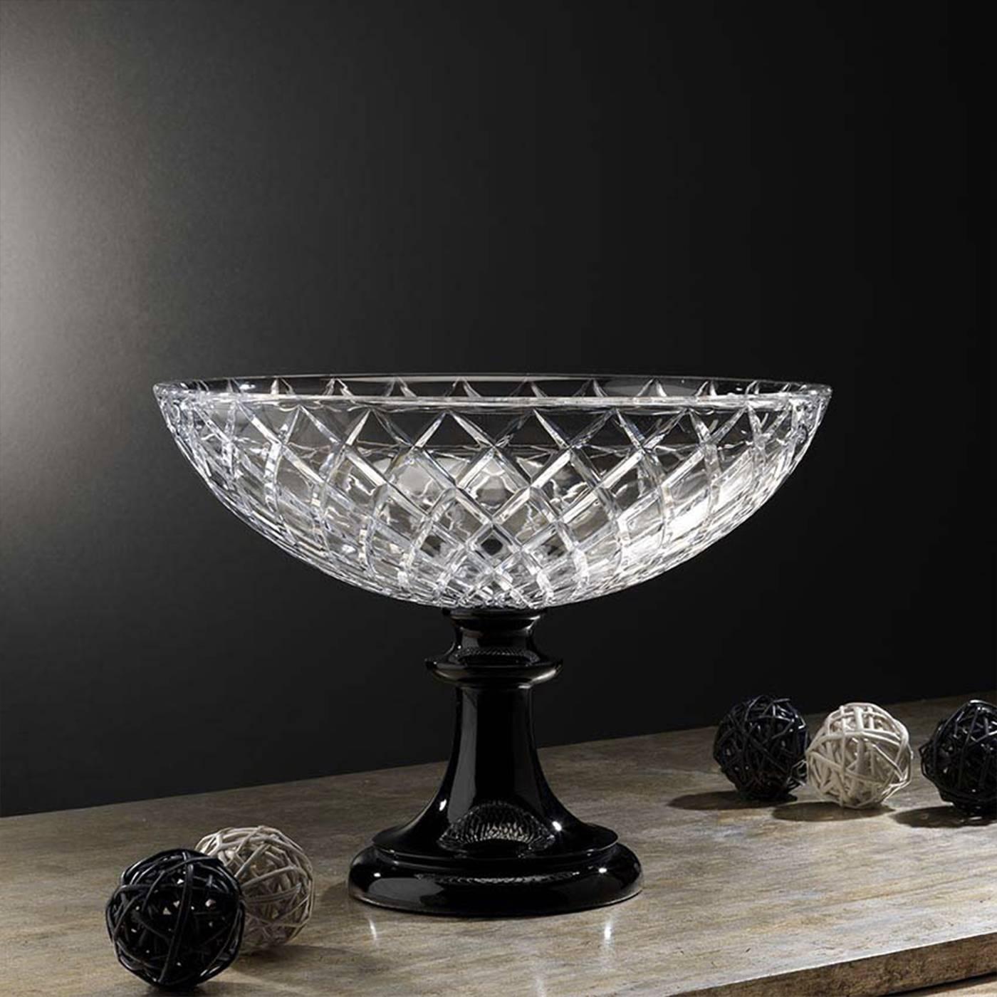 This harmonic clear and black blown crystal centerpiece will add an elegant accent to any table. The purity and transparency of the bowl, featuring a striking beveled mesh pattern, contrast with the black pedestal base. A decorative piece that