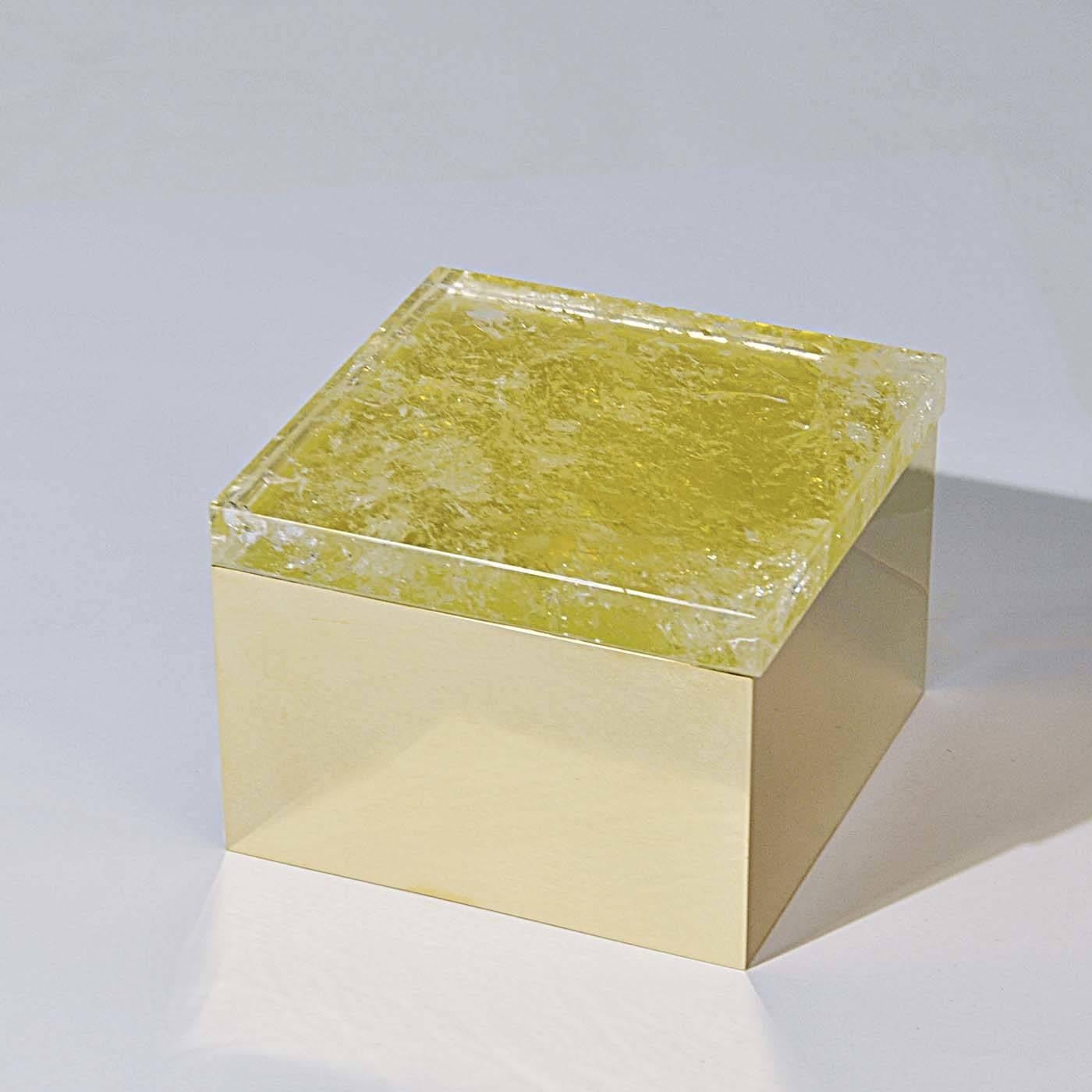 Bridging innovative craftsmanship with refined materials, this elegant box is a sculptural object of understated luxury. The square silhouette, made of polished gilt-plated brass, features a distinctive lid in vibrant yellow quartz. The rich yellow