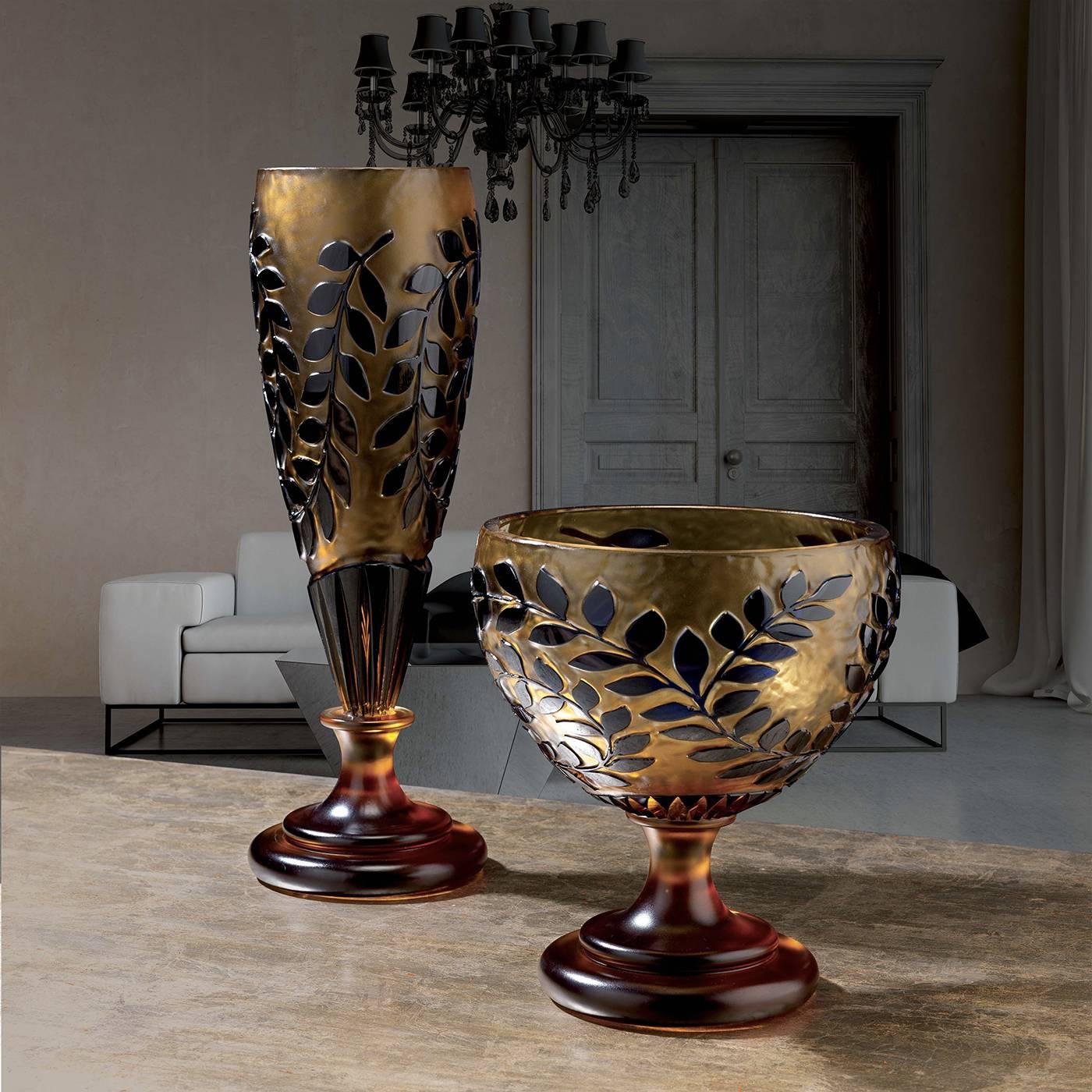 A stunning decorative frond motif adorns the 'incamiciato' crystal body with gold leaf of this Fine footed crystal cup. The handcrafted, blown body features an elegant decoration of blue leaves, rendered with a sandblasting process, that emerge from