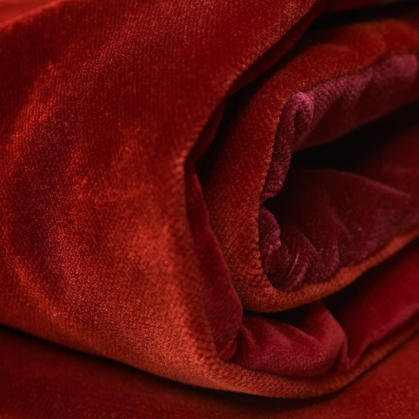 A Composition in Red Throw In New Condition In Milan, IT
