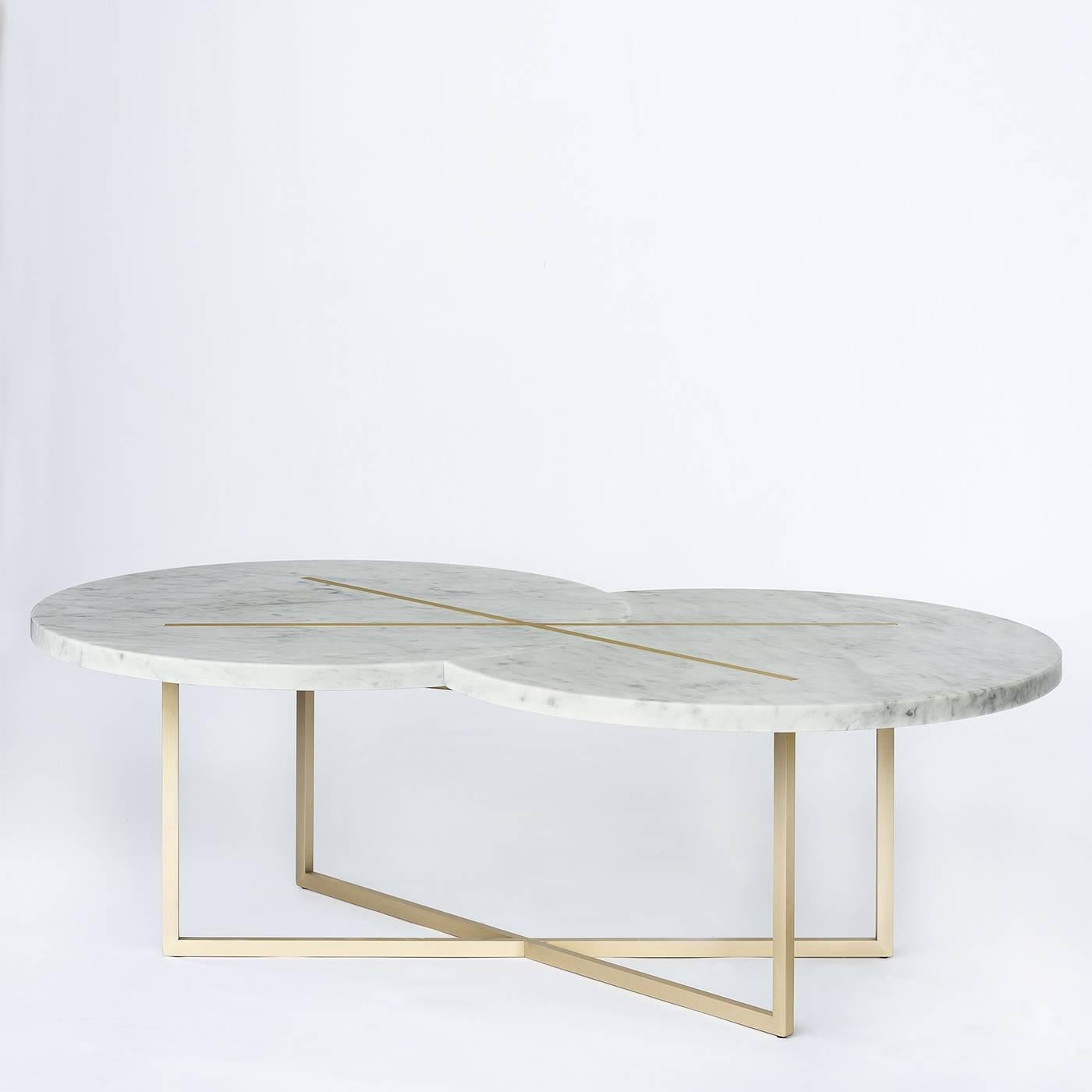This exquisite coffee table belongs to the Eclipse series and features a top made of two crossing moons in white Carrara marble resting on a structure of slim tubular legs made of solid brushed brass for a Minimalist, elegant look.