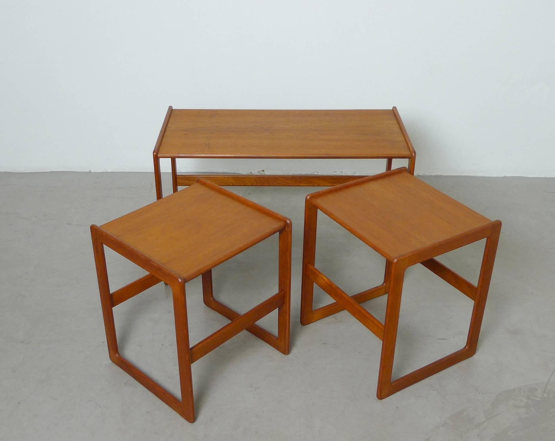 Set of Three Arne Hovmand-Olsen Nesting Tables for Mogens Kold, Denmark, 1960s In Excellent Condition In Berlin, DE