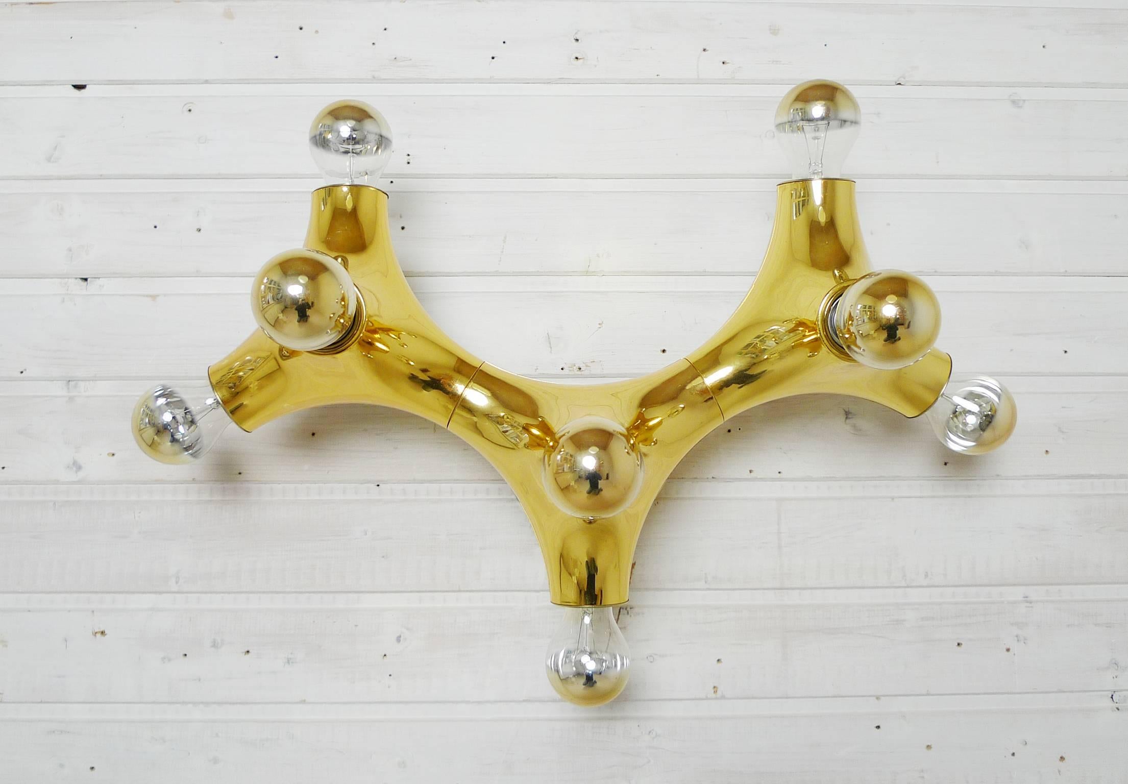 Large golden wall sconce in the shape of a molecule. It has eight bulb holders for E 27 bulbs. This extraordinary lamp was produced by the German lighting company Cosack in the 1970s. The wall sconce is in very good condition.