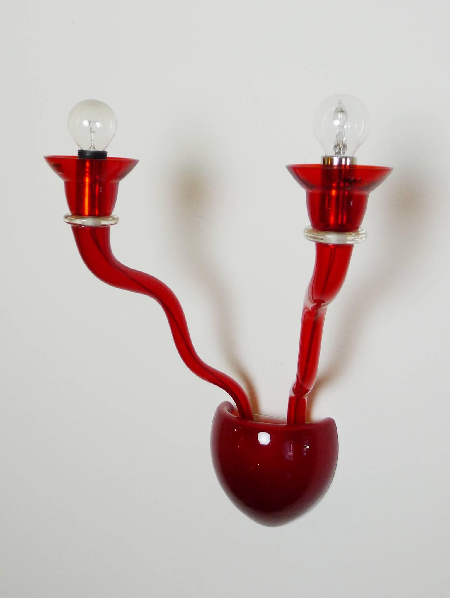 This sconce with hand-blown Murano glass from VeArt was designed by Örni Halloween for Artemide in 1992. Örni Halloween is the Alias of Ernesto Gismondi, who was the founder of Artemide and also one of the famous Italian Memphis Designer. In terms