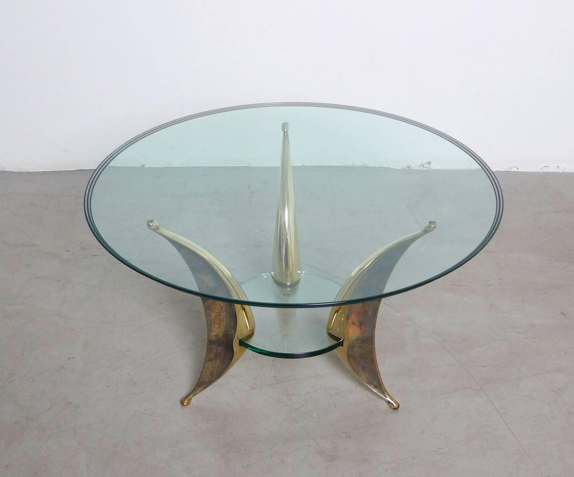 Sculptural Coffee Table with Massive Brass Feet and Two Glass Plates from Italy In Excellent Condition For Sale In Berlin, DE