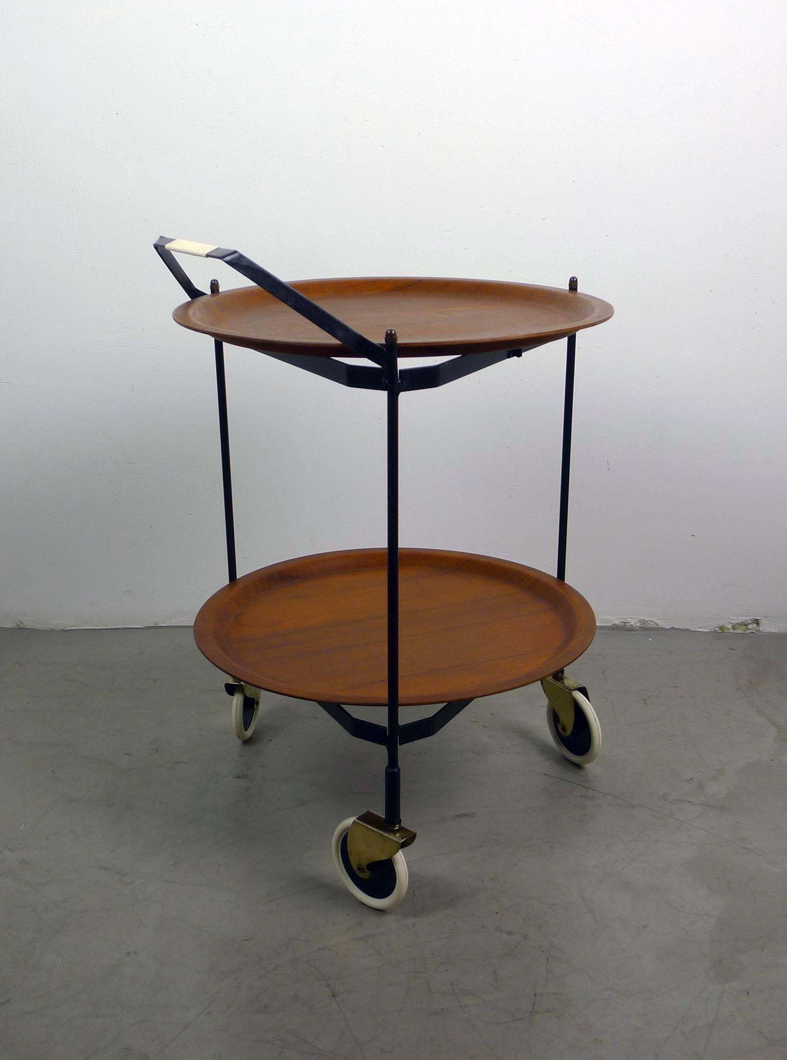 1950s Tea Trolley with Teak Trays from Denmark In Excellent Condition In Berlin, DE