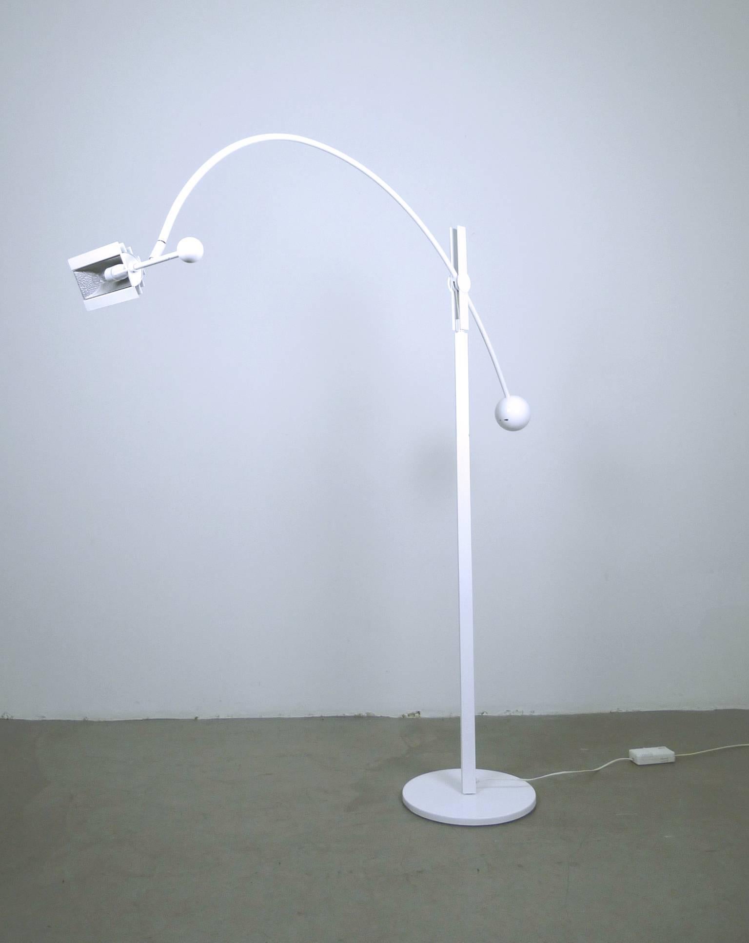 Rare and sophisticated floor lamp from the Swiss producer Swisslamps International AG. 
This elegant curved floor lamp was produced in the 1970s and has a white lacquered frame made of massive steel for a stable stand. It is revolvable at the