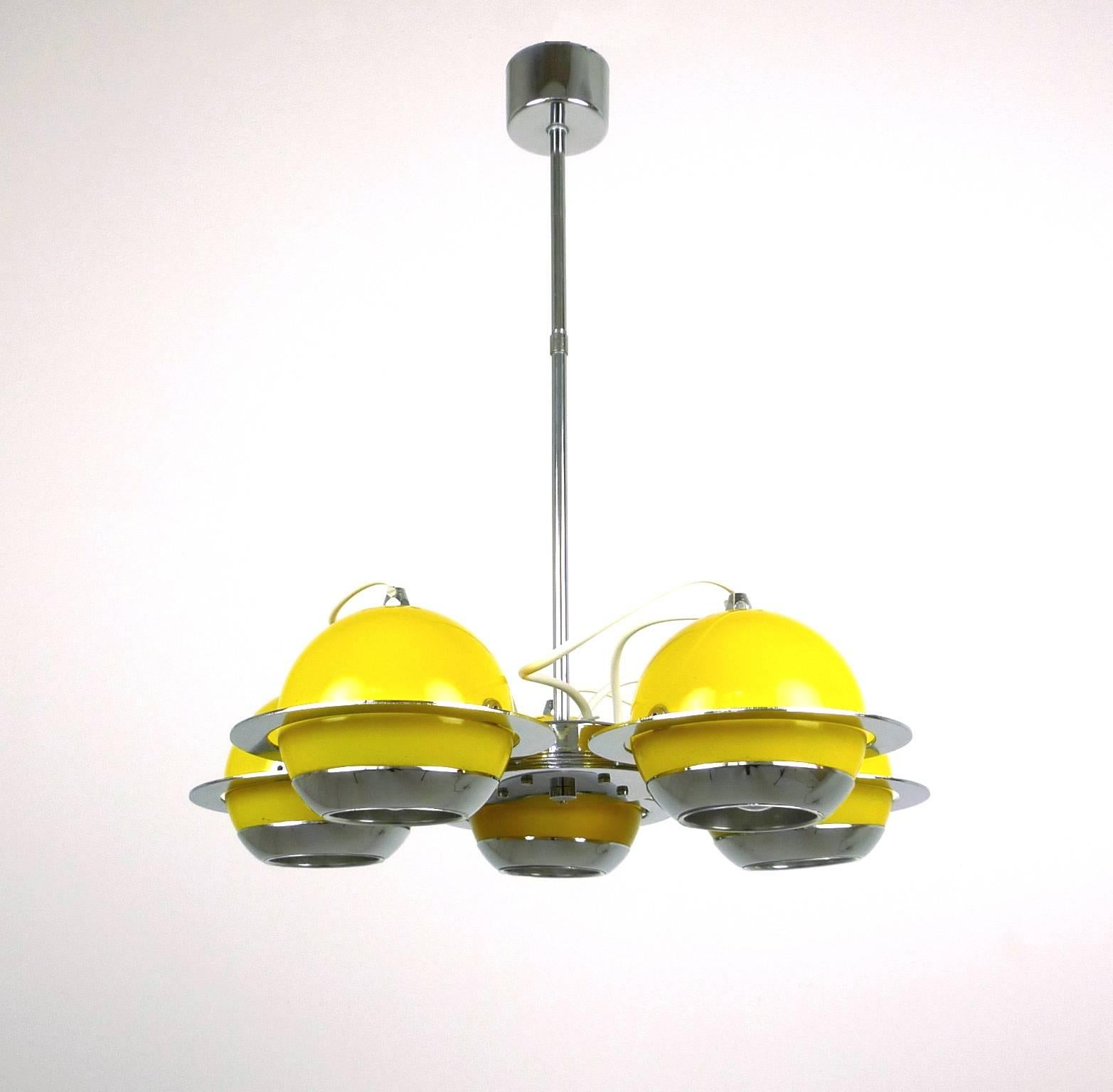 Ceiling spotlight with five yellow lacquered globes made of metal. All globes are revolvable to highlight several spots in the surroundings. The bar, rings and edges of the globes are chromed. 
The lamp is in excellent original condition.