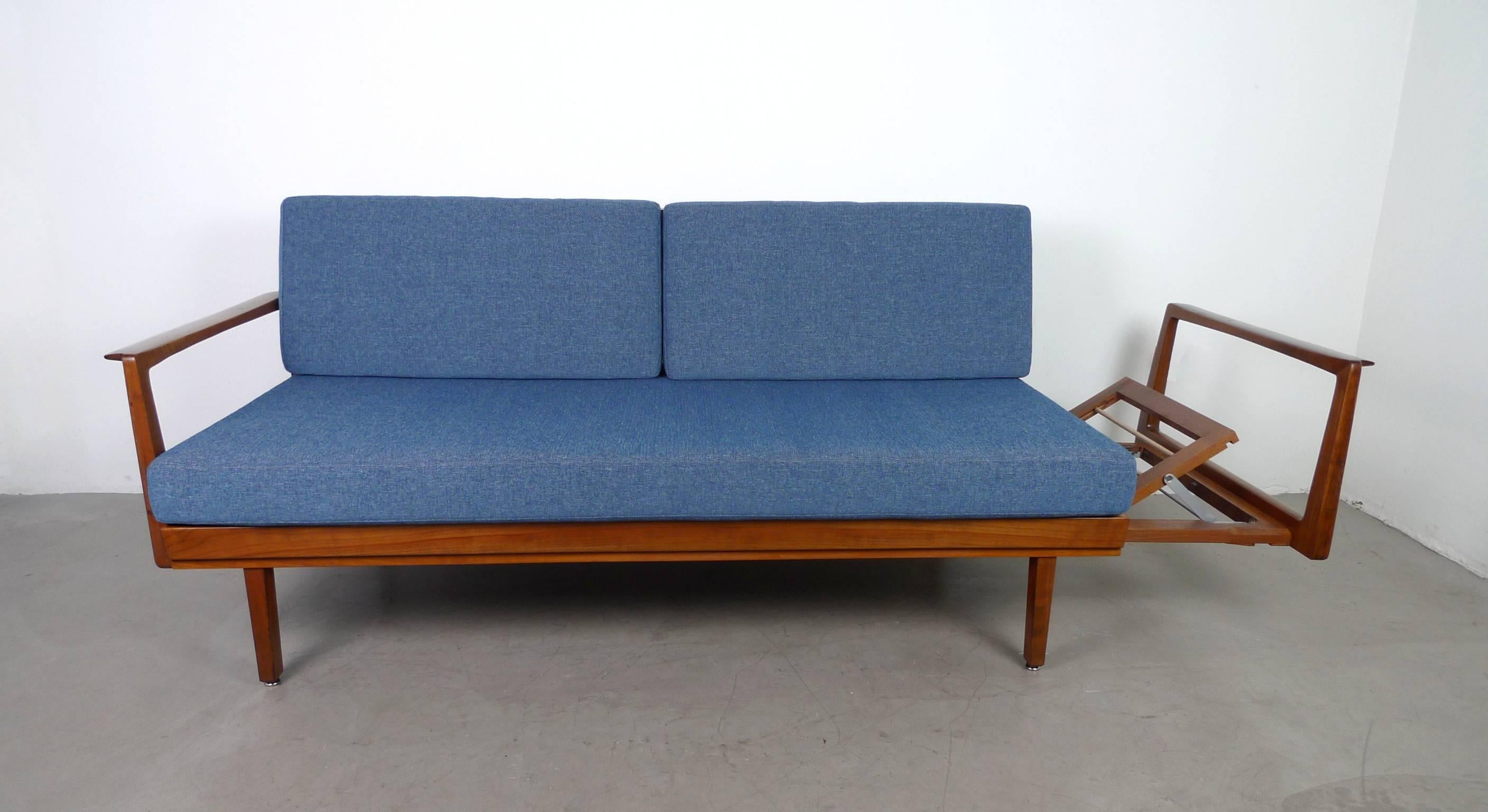 Walter Knoll Sofa Bed with Walnut Frame from the 1950s, Germany In Good Condition In Berlin, DE