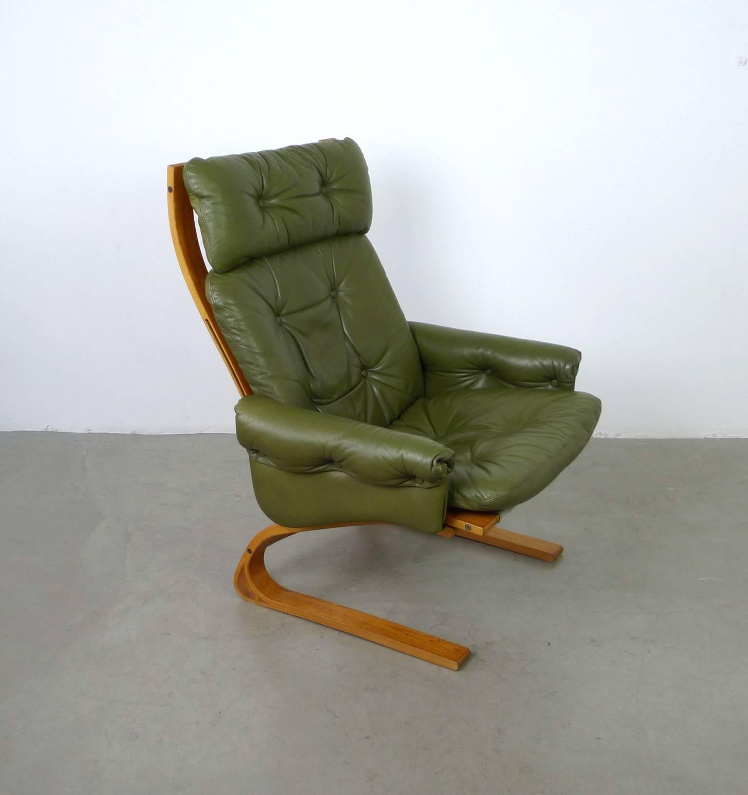 Norwegian Kengu Lounge Chair and Ottoman by Solheim for Rykken, 1970s In Good Condition In Berlin, DE