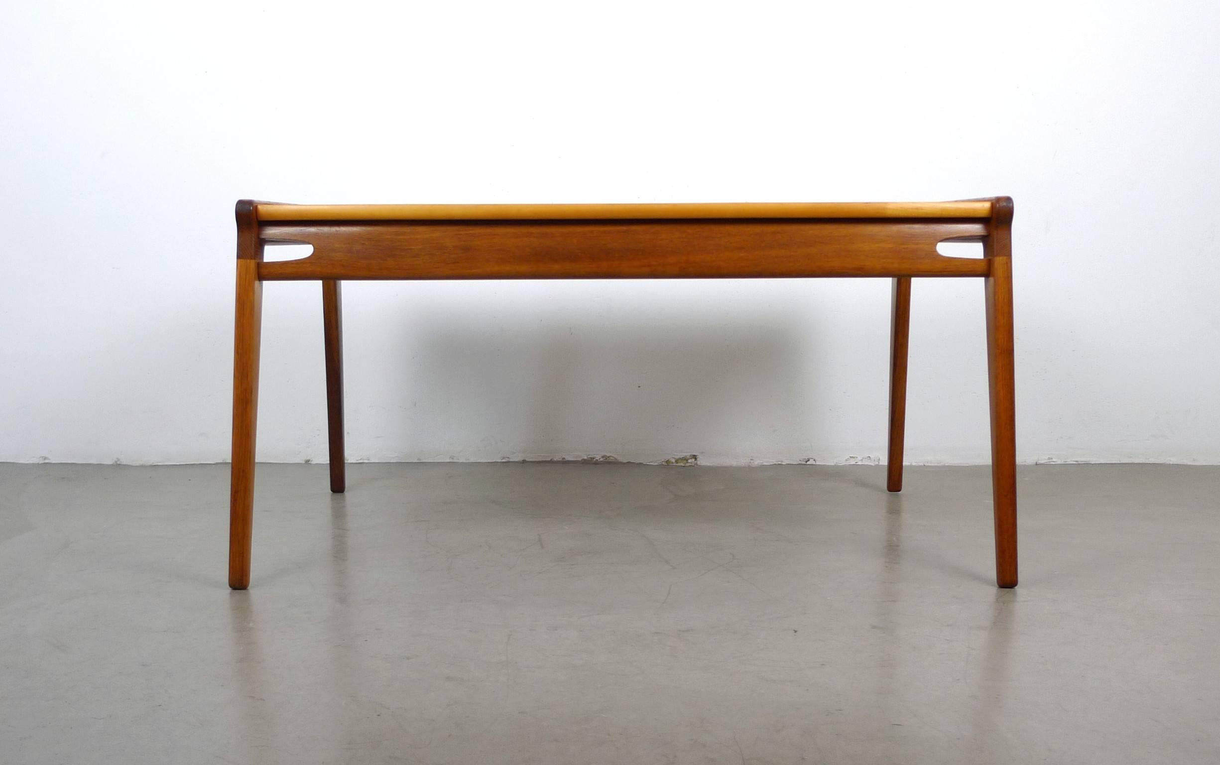 Mid-Century coffee table from Germany. The frame is made of solid oak and the tabletop is made of ash leaf maple. The edges of the frame are connected with decorative wood tenons.
This coffee table is in very good original condition with only small