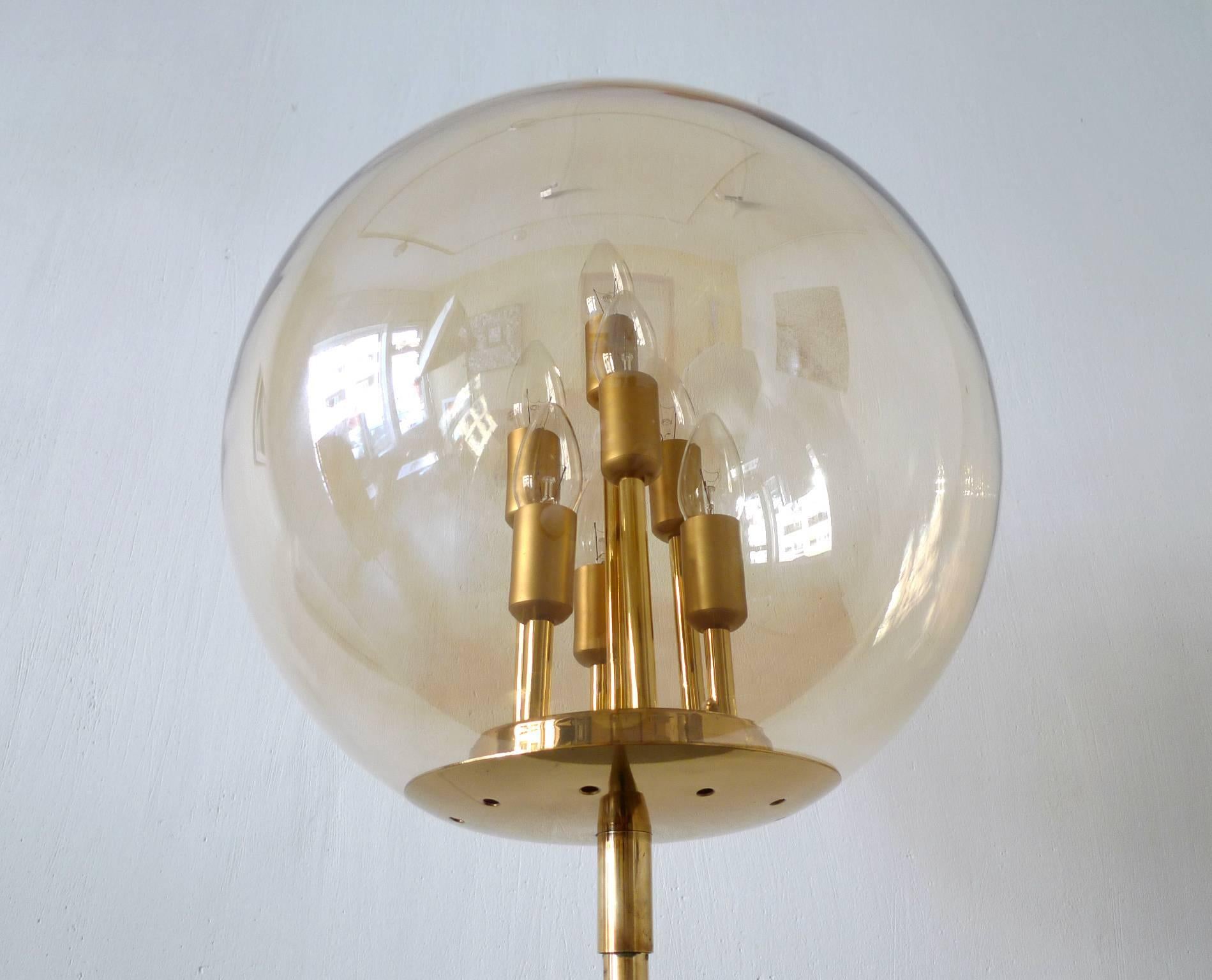 Large Brass Floor Lamp from Germany, 1970s In Good Condition For Sale In Berlin, DE