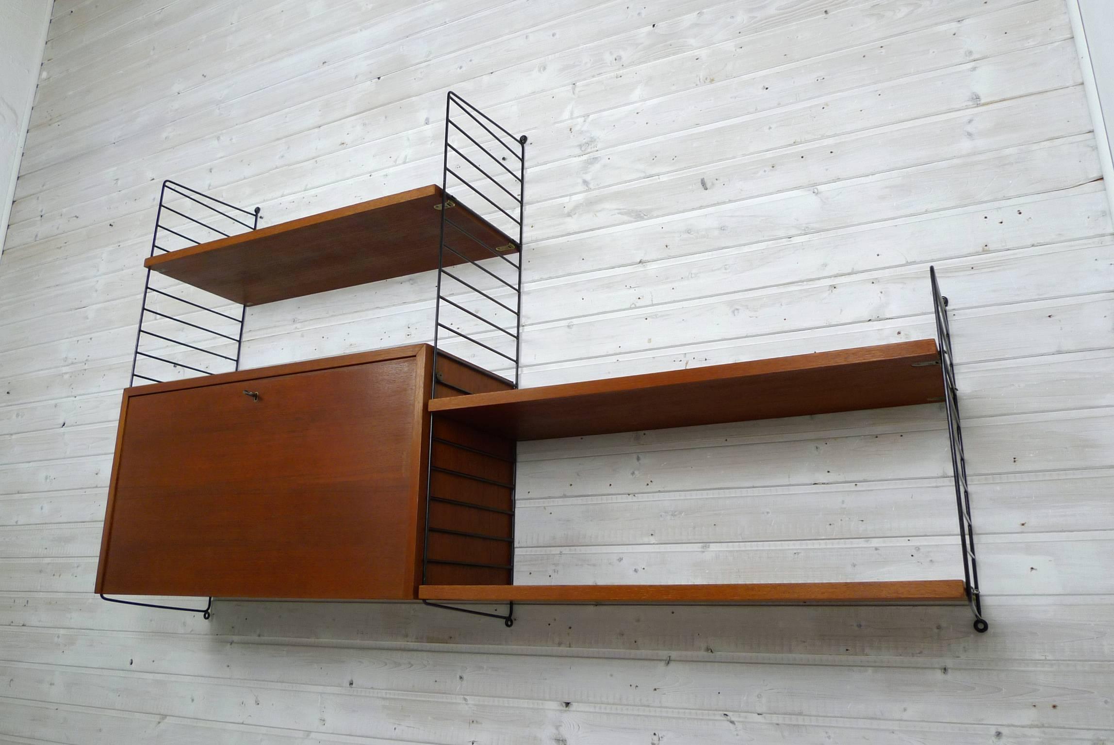 Swedish Wall Unit with Teak Box and Shelves by Nisse Strinning for String, 1950s In Good Condition For Sale In Berlin, DE