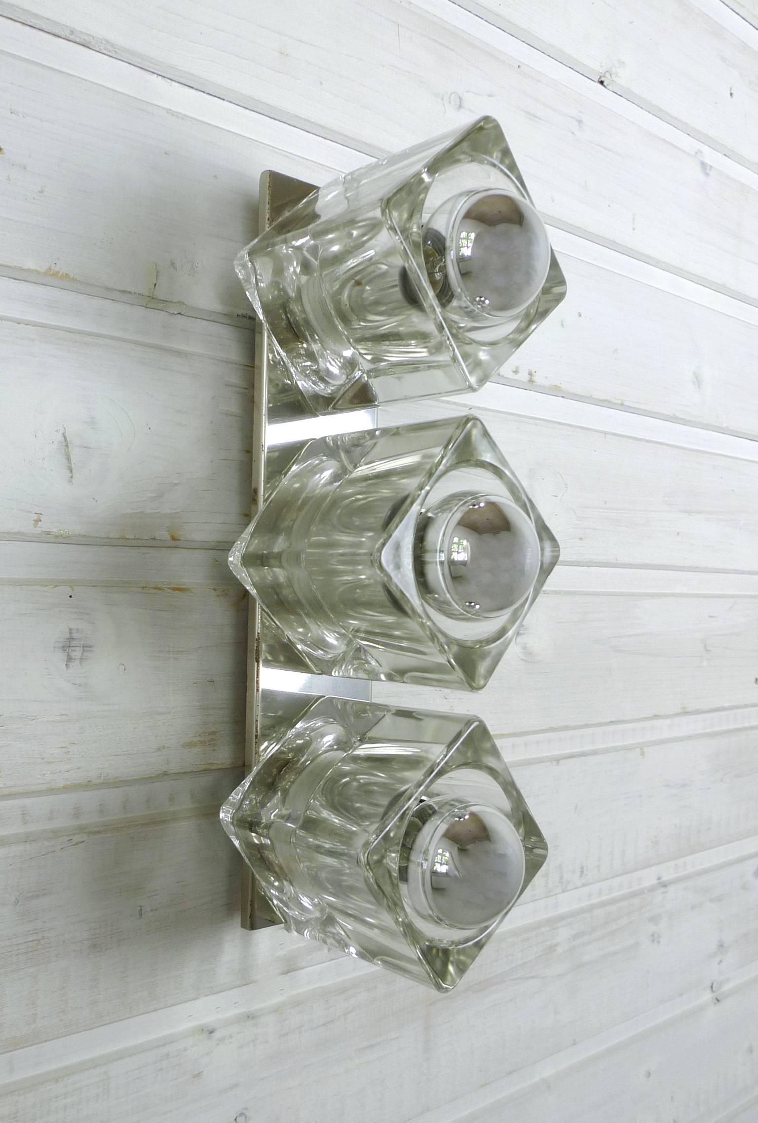 Wall Light with Three Glass Cubes from the 1970s, Germany In Good Condition In Berlin, DE