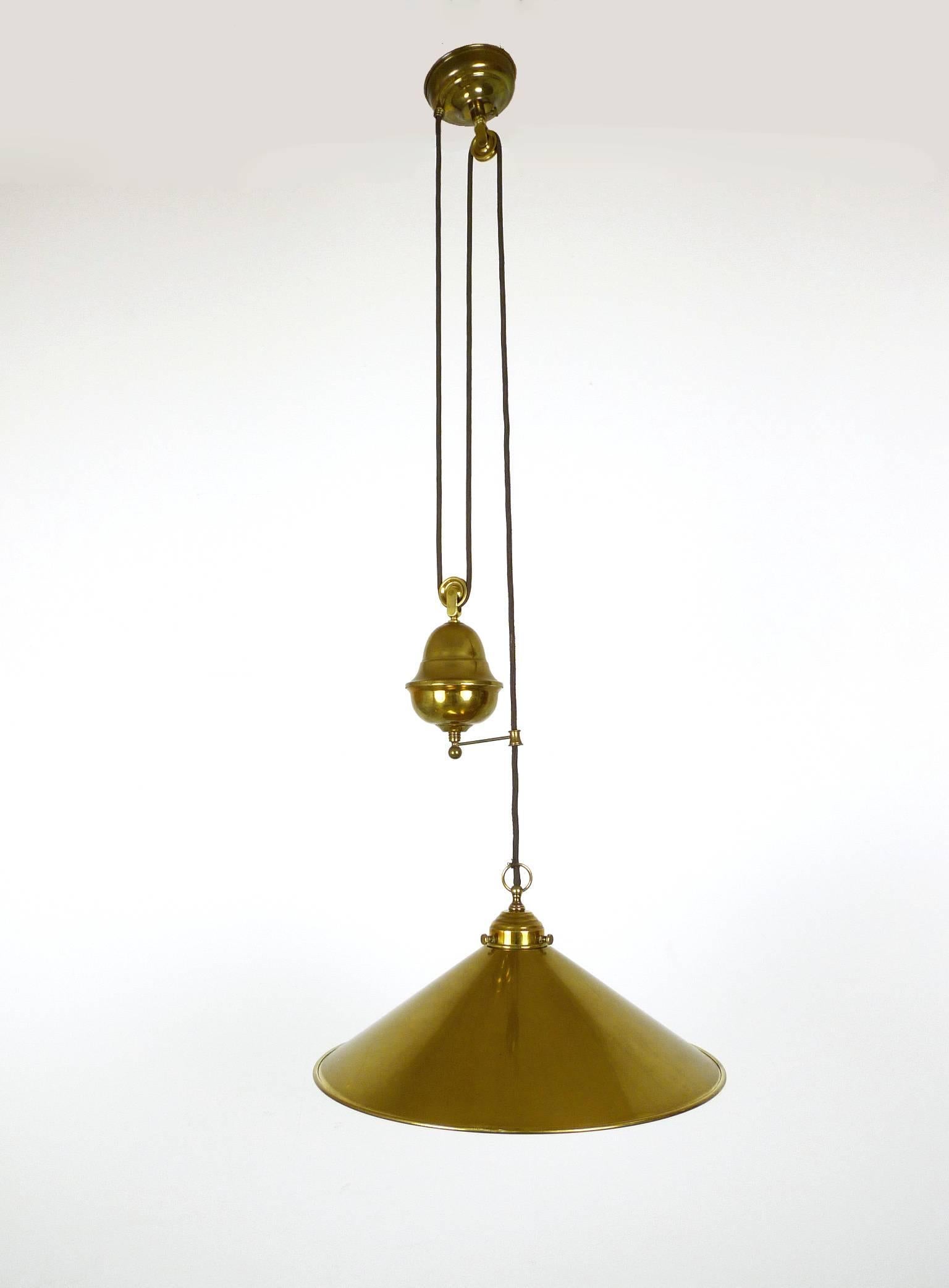 German Brass Pulley Pendant from the 1950s In Good Condition In Berlin, DE