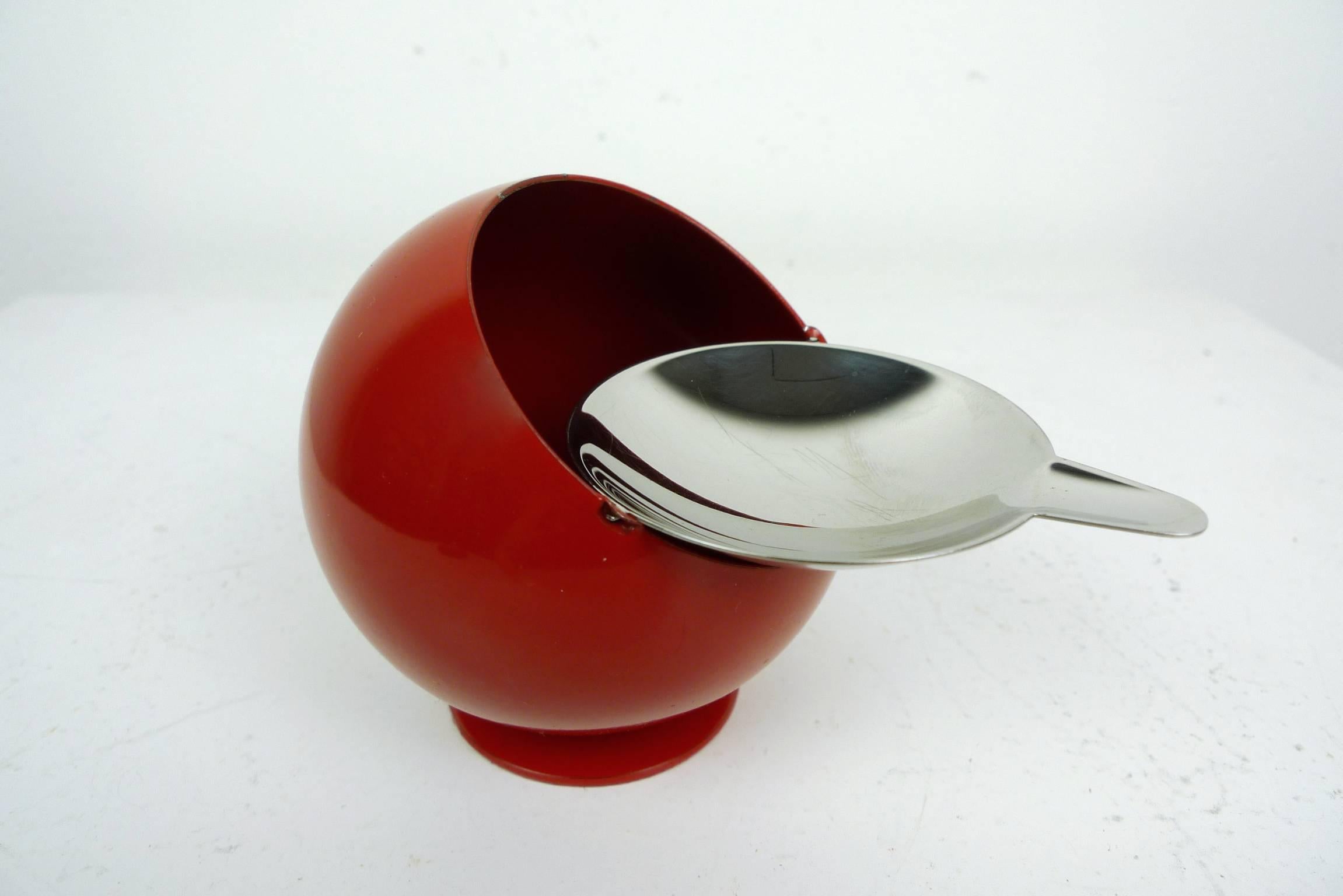 Small Red Smokny Spherical Ashtray from F.W. Quist, Germany, 1970s In Good Condition In Berlin, DE