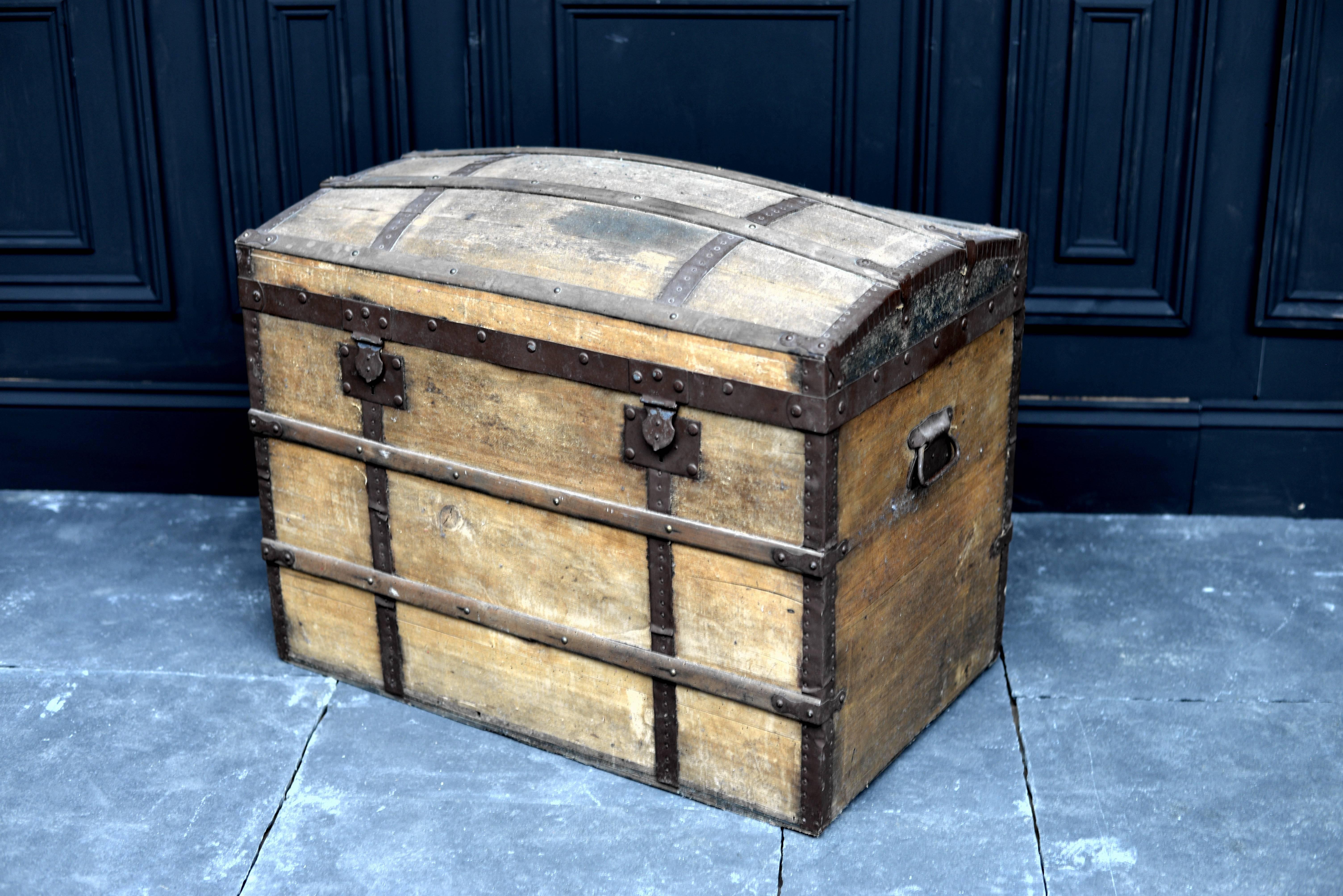 1960s Travelling Chest or Trunk For Sale 1