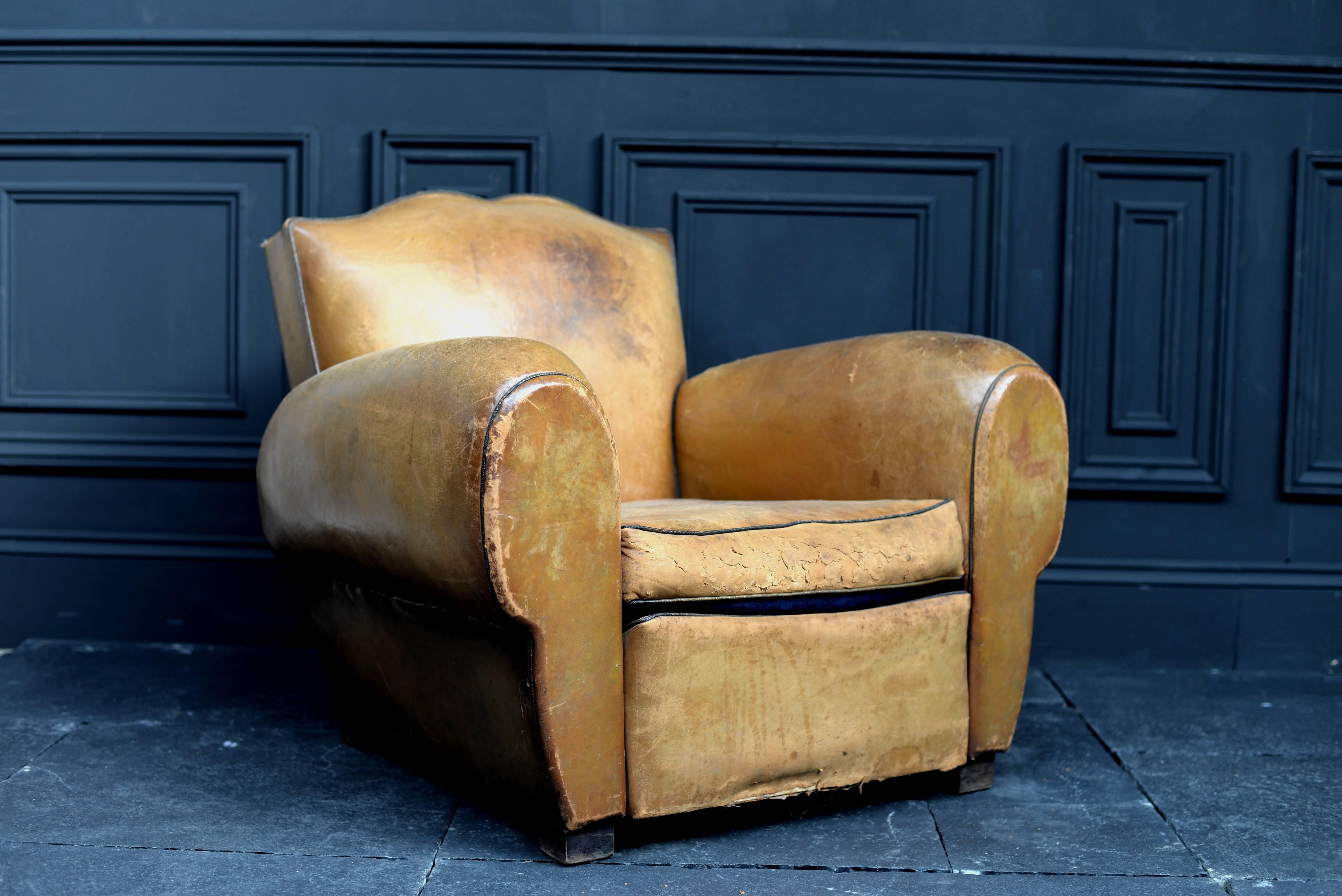 1920s, French Leather Moustache Chair In Distressed Condition For Sale In London, GB