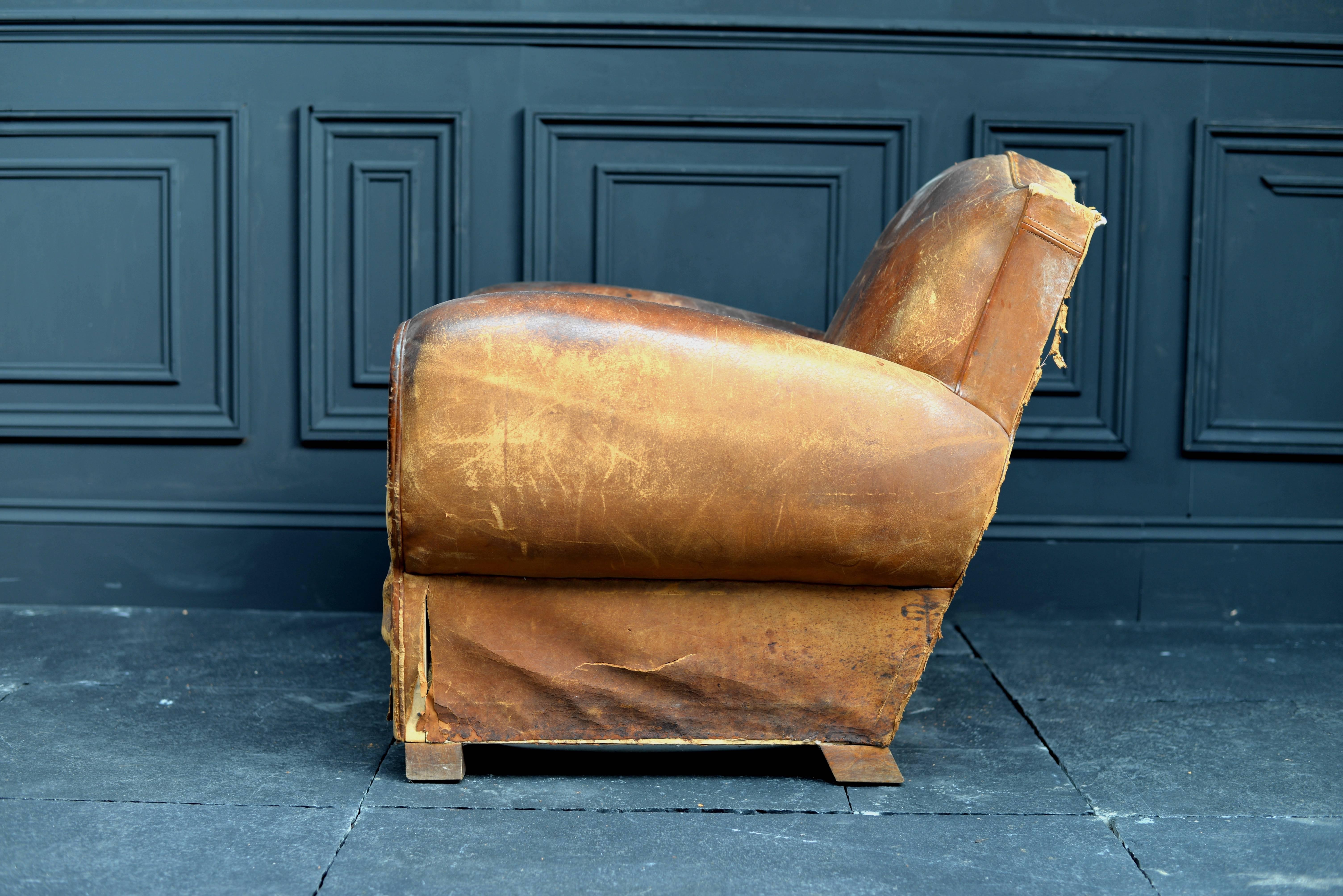 1920s French Leather Moustache Chair In Distressed Condition For Sale In London, GB