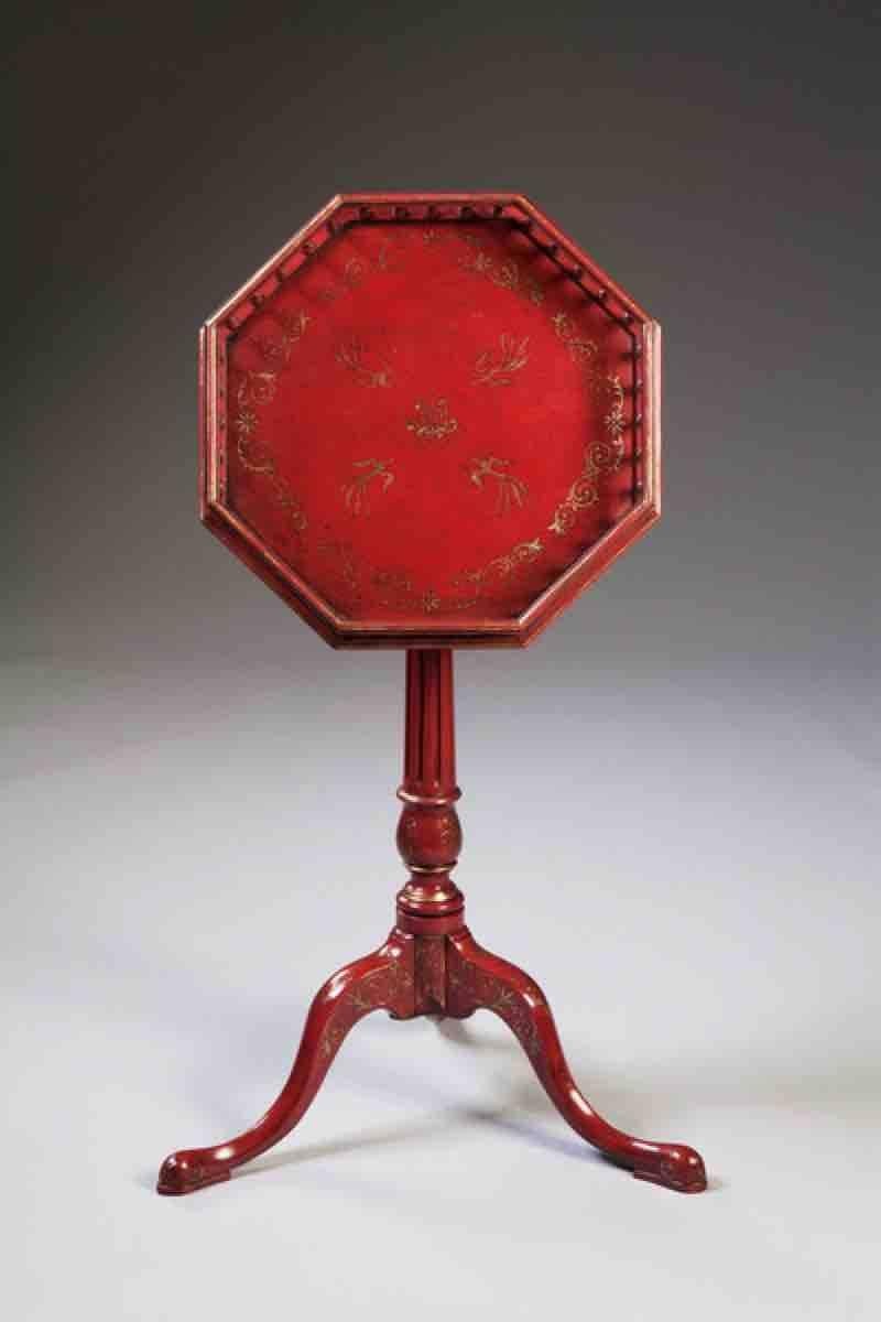 English Mid-18th Century Gilded Japanned Lacquer George III Tripod Side Table In Good Condition For Sale In London, GB