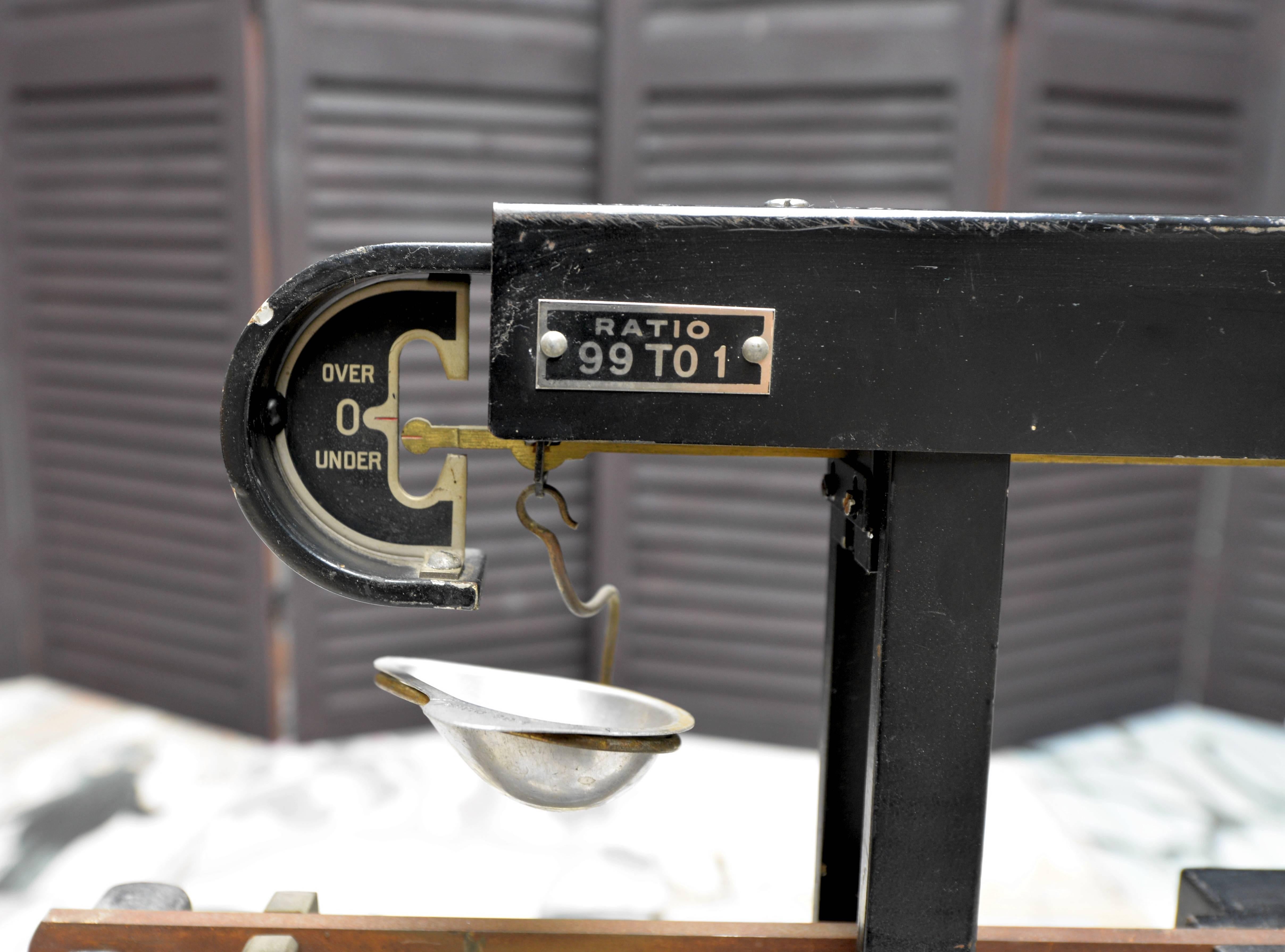 Mid-Century Modern 1950s Avery British Precision Scale For Sale