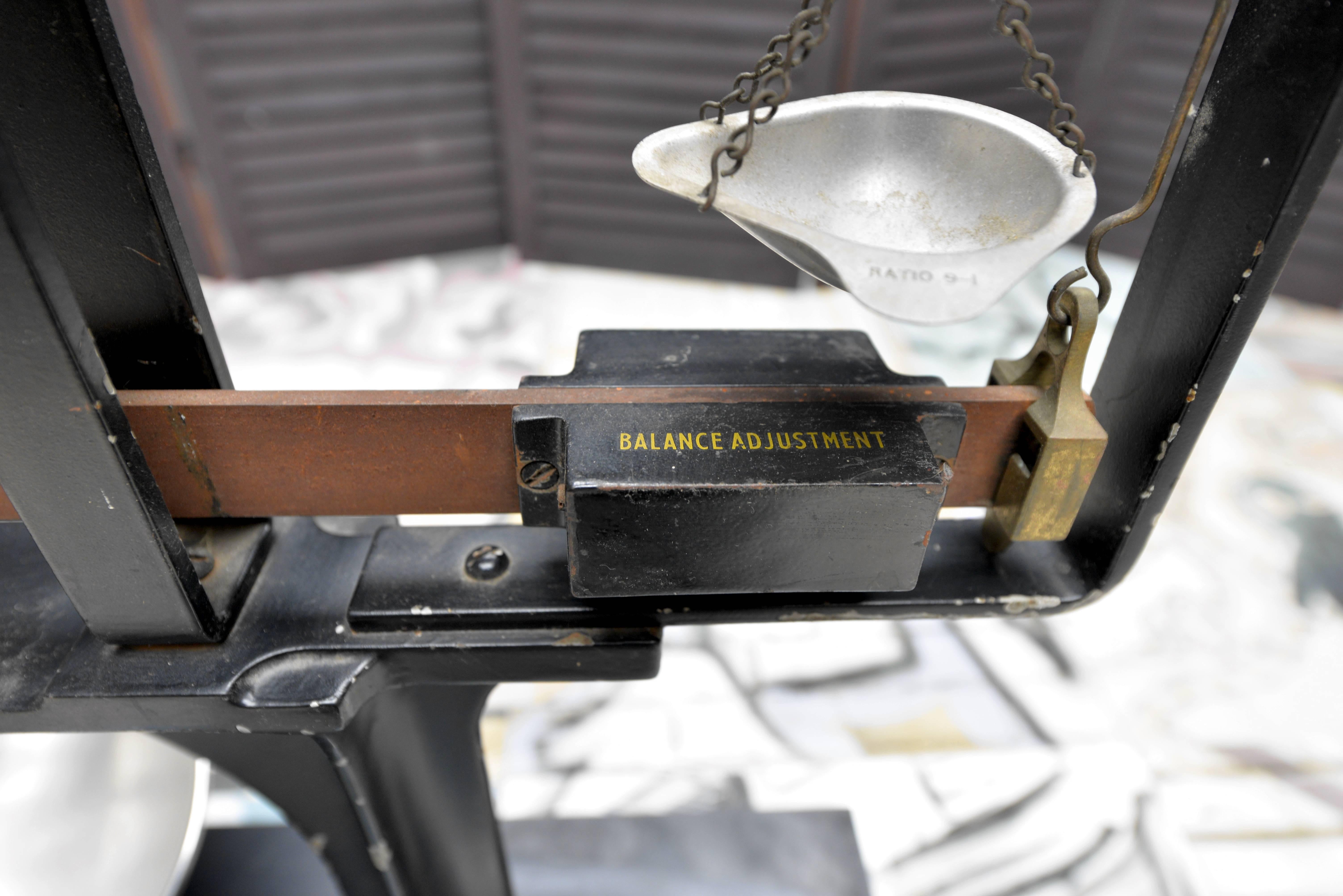 1950s Avery British Precision Scale In Distressed Condition For Sale In London, GB