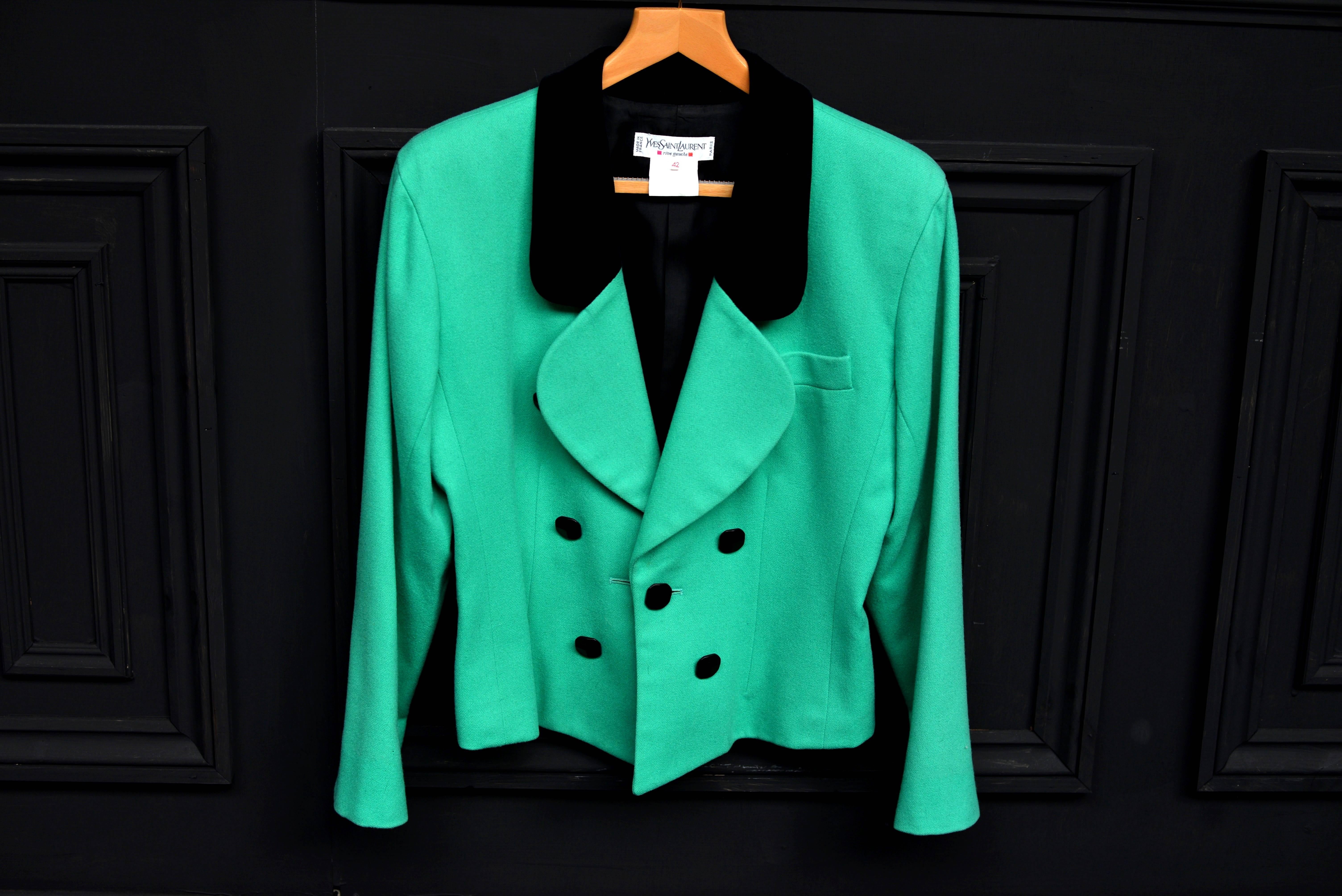 Yves Saint Laurent 100% wool woman jacket, tag size 42 with shoulder pads made in France.

Dimensions
- Armpit to Armpit 17'
- Sleeve length 22.5'
- Shoulder to shoulder 18'.