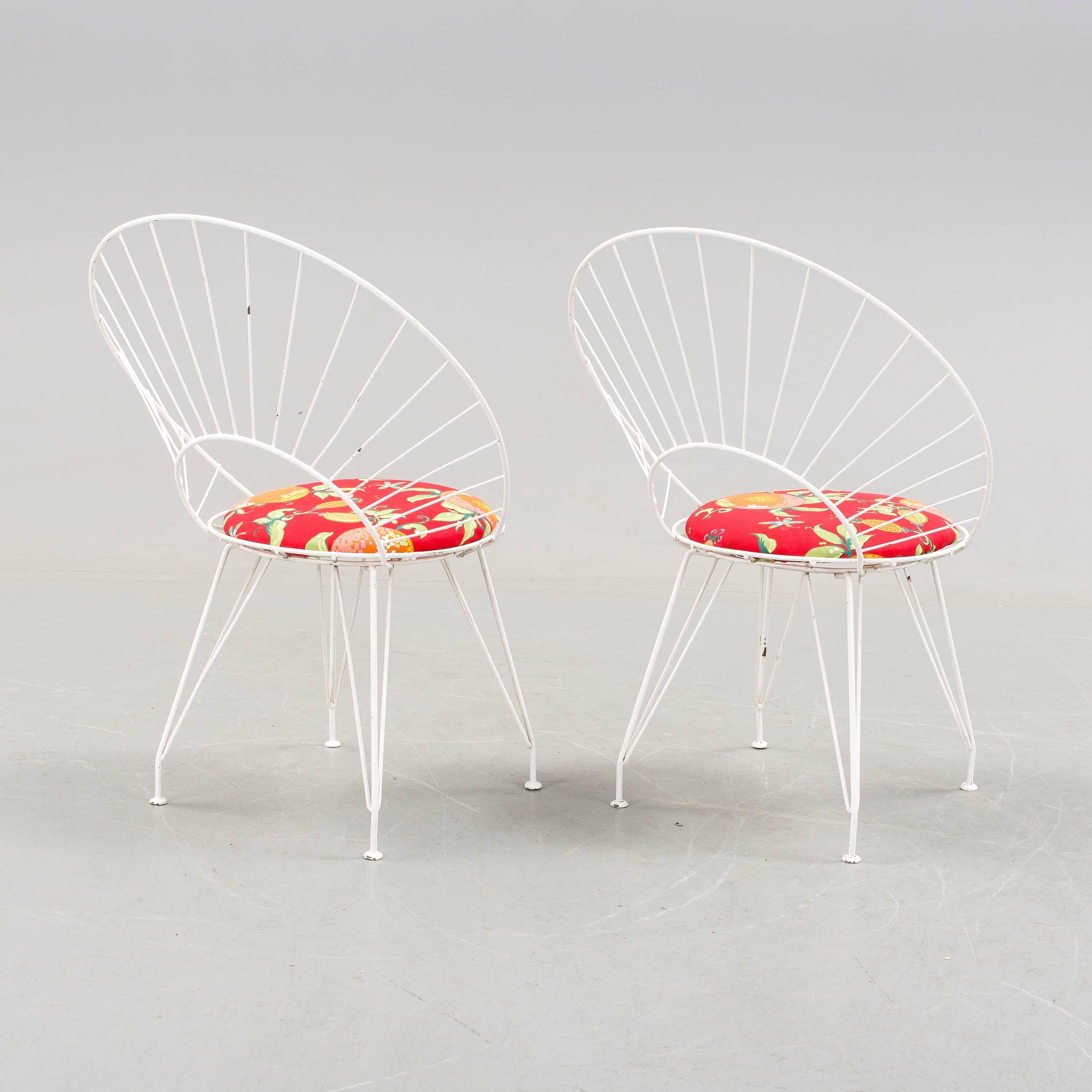 Set of original vintage garden chairs designed by Ingve Ekström. 
Model 'Desiree' made of white painted iron with original upholstered cushions.

Six chairs available.