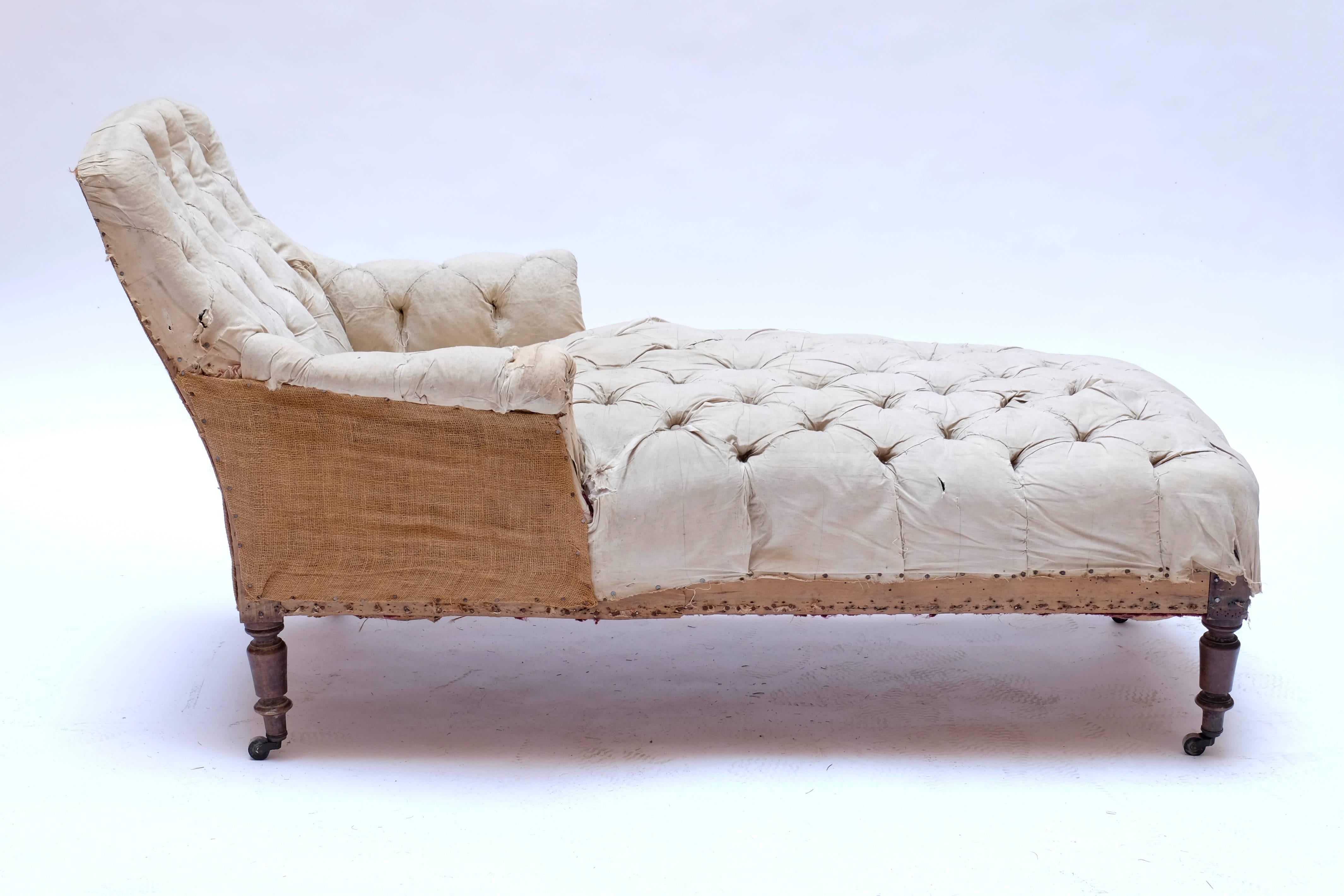 19th century French chaise longue with capitone.