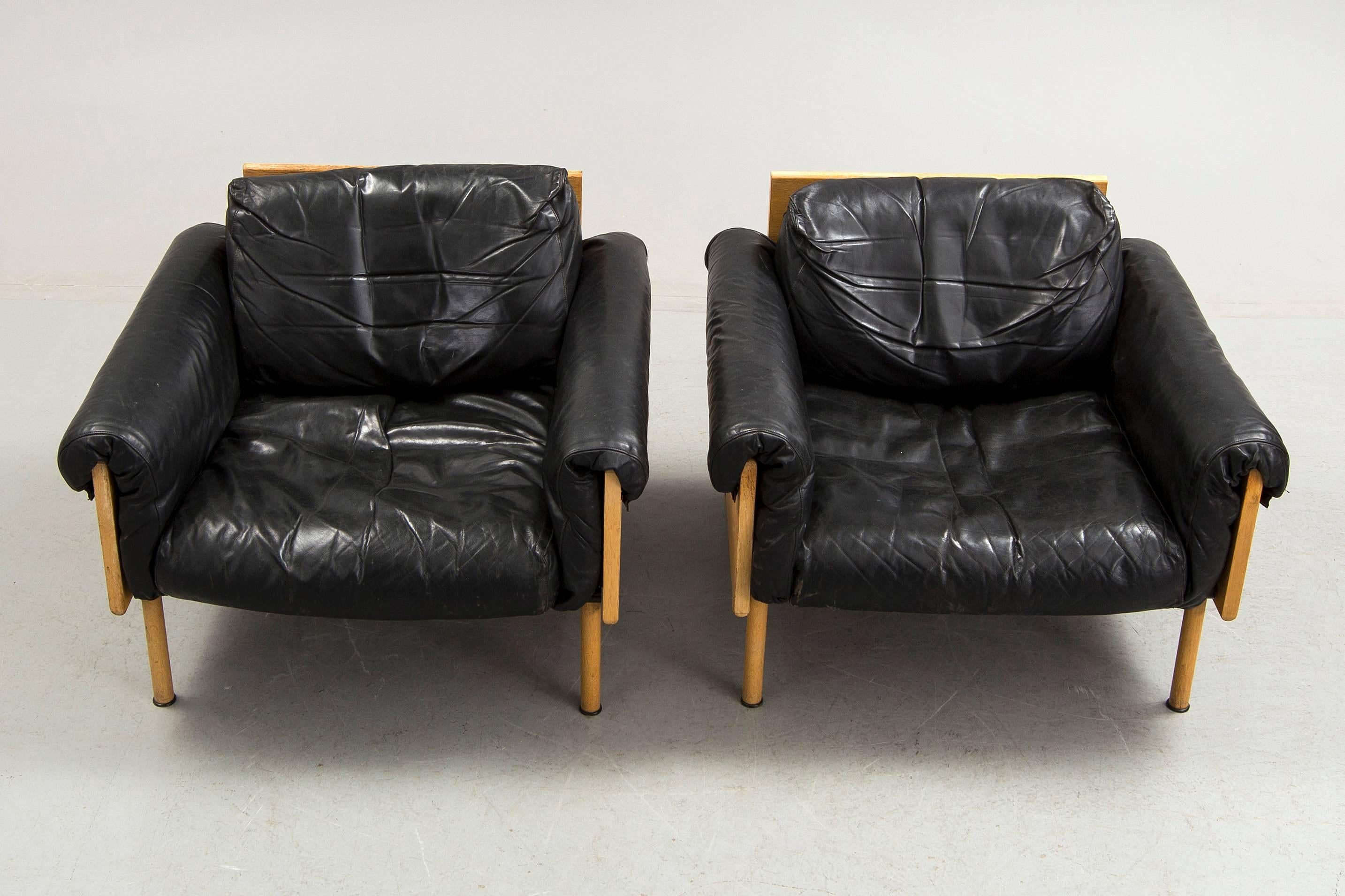 Finnish Pair of Black Leather and Oak Armchairs by Yrjö Kukkapuro For Sale