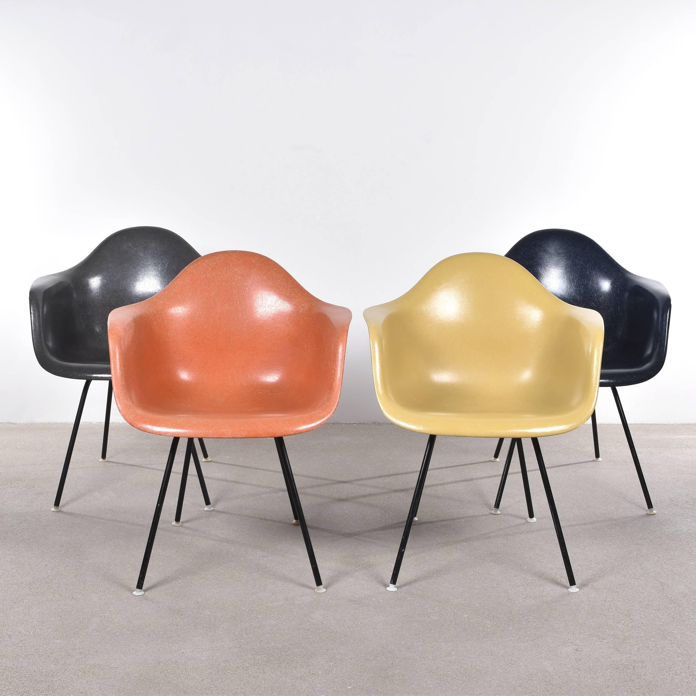 Beautiful iconic DAX chairs in the colors: Elephant hide grey, red orange, ochre light and navy blue.
Shells are in very good or excellent condition with only slight traces of use. Replaced shock mounts which guarantee save usability for the next