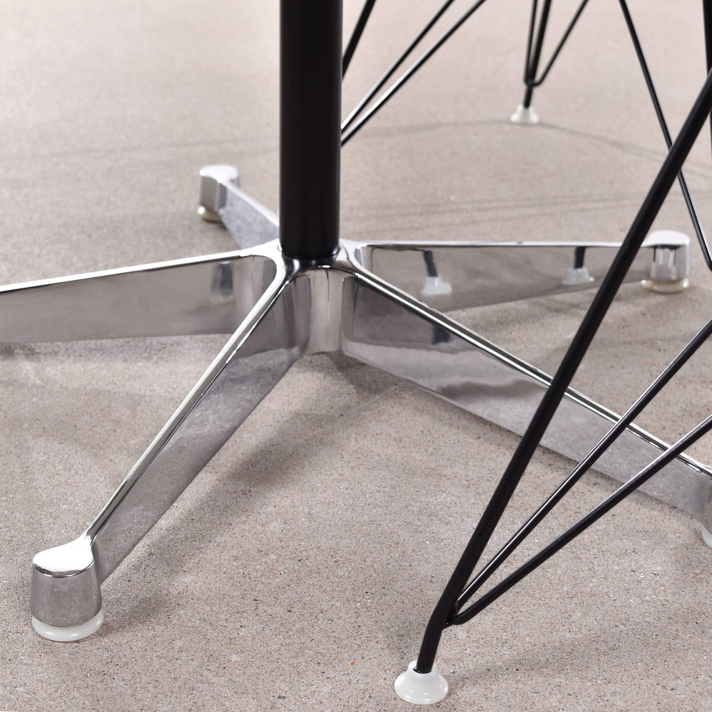 George Nelson Small Dining Table for Herman Miller International Collection In Good Condition In Amsterdam, NL